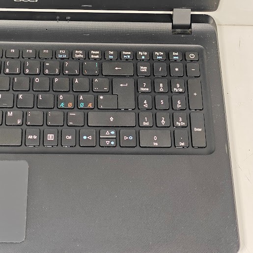 Acer Aspire ES1-523-2318 Laptop – E1-7010, Radeon R2, 8GB RAM, No SSD, 15.6″ HD