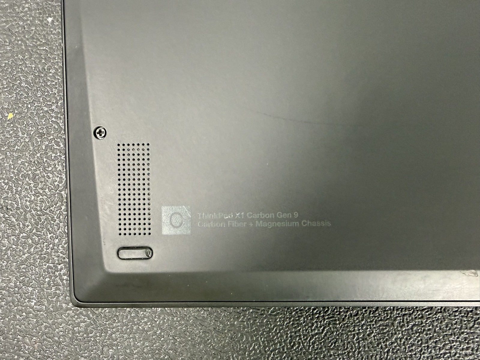 Lenovo ThinkPad X1 Carbon Gen 9 14″ Touch i7-1185G7 16GB No SSD Laptop