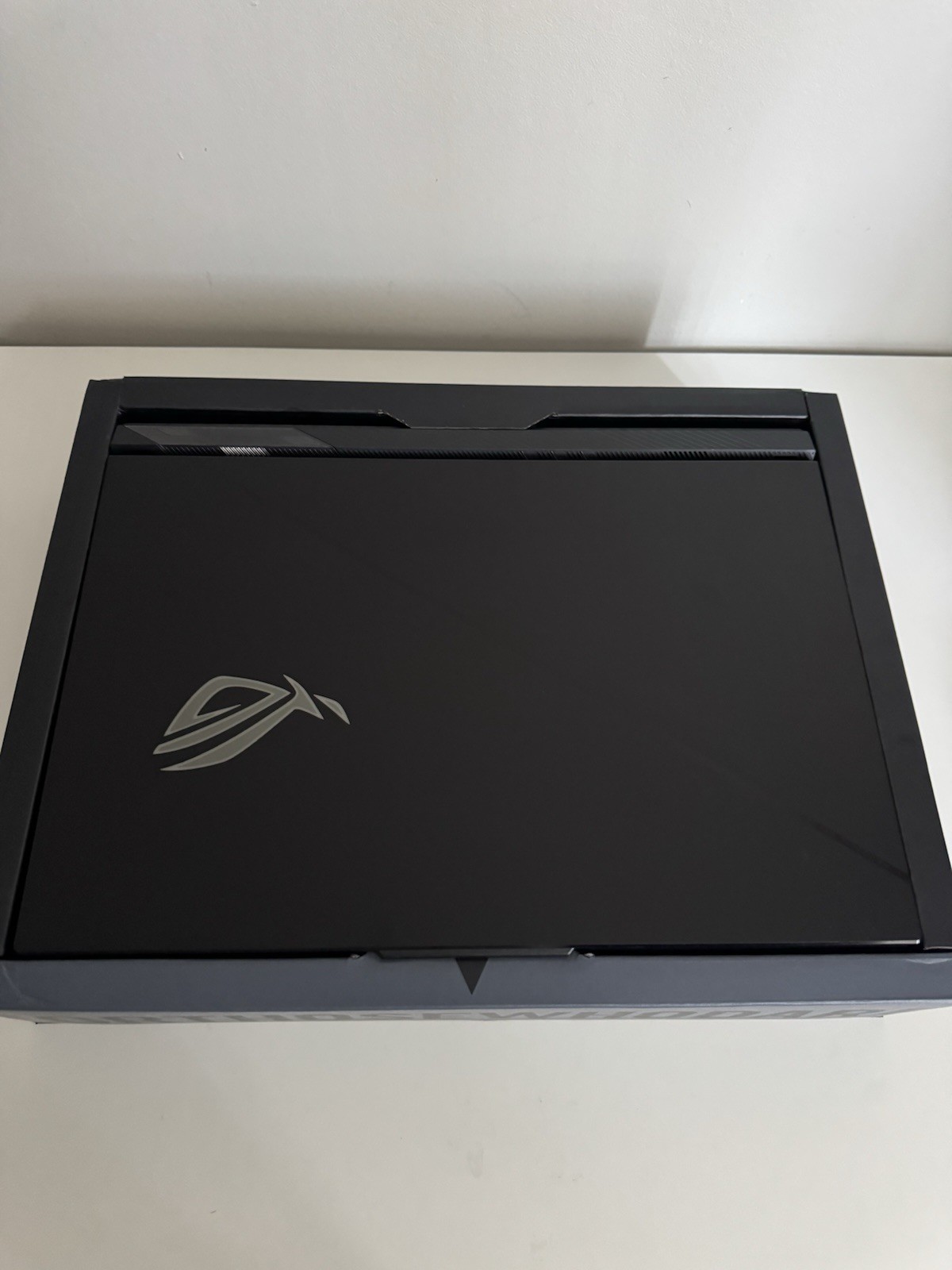 Asus ROG Strix Scar 18 G834 240Hz QHD+ i9-14900HX 32GB 2TB SSD RTX 4090