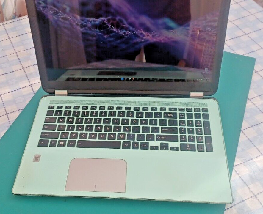 Toshiba Satellite Radius P55W-B5112, Intel i5, 8 GB ram, 128 GB ssd, Win 11