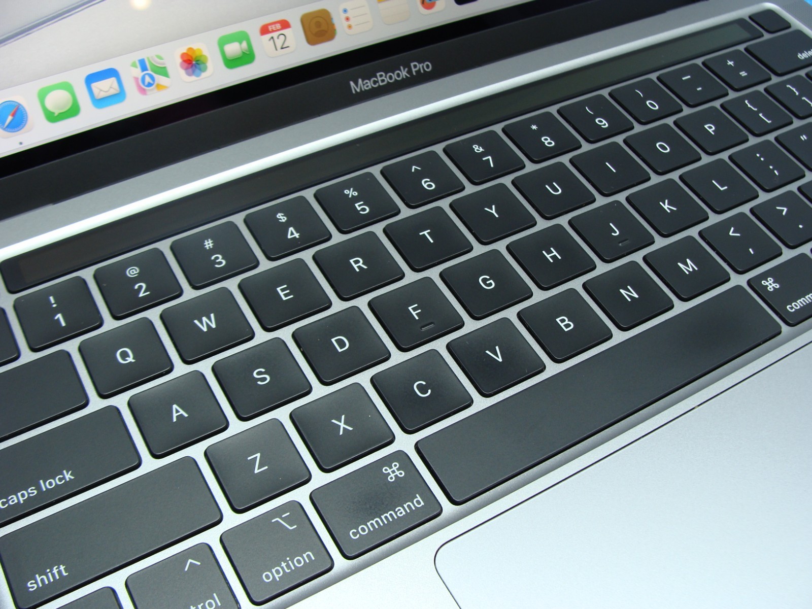 Apple MacBook Pro 13″ (2020) A2251/BTO i7-1068NG7 2.3GHz 32GB 512GB Sequoia +PA