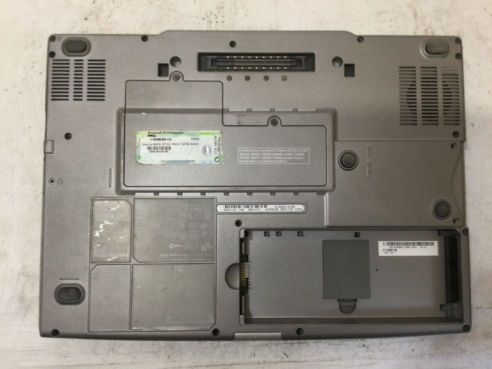 DELL LATITUDE D810 = FOR PARTS/POWERS ON- INTEL CENTRINO – READ DESCRIPTION – BB