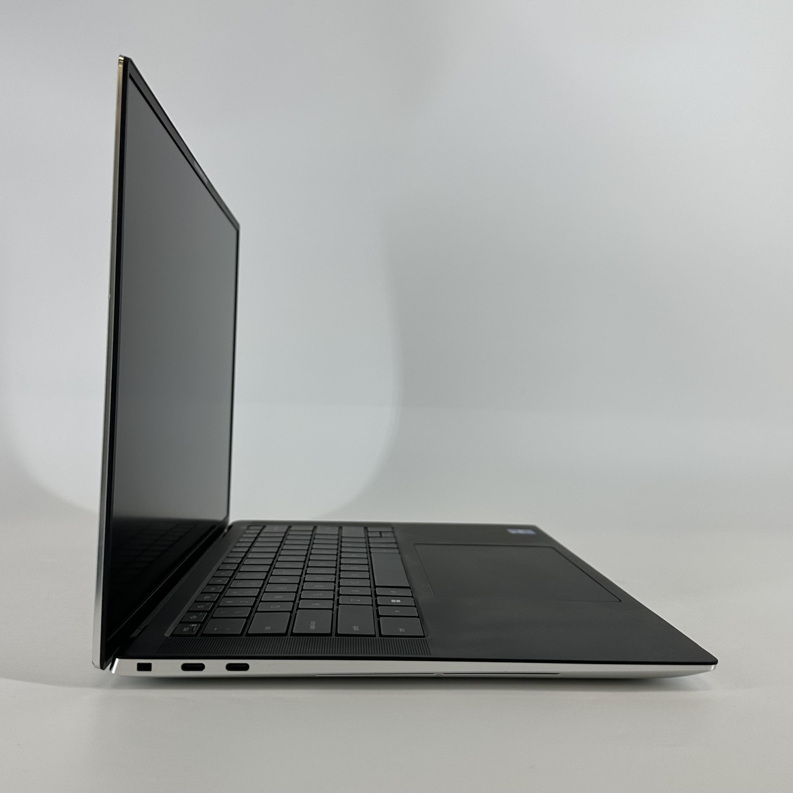 Dell XPS 15 9520 FHD+ 2.3 GHz i7-12700H 16GB 512GB SSD NVIDIA RTX 3050 Very Good