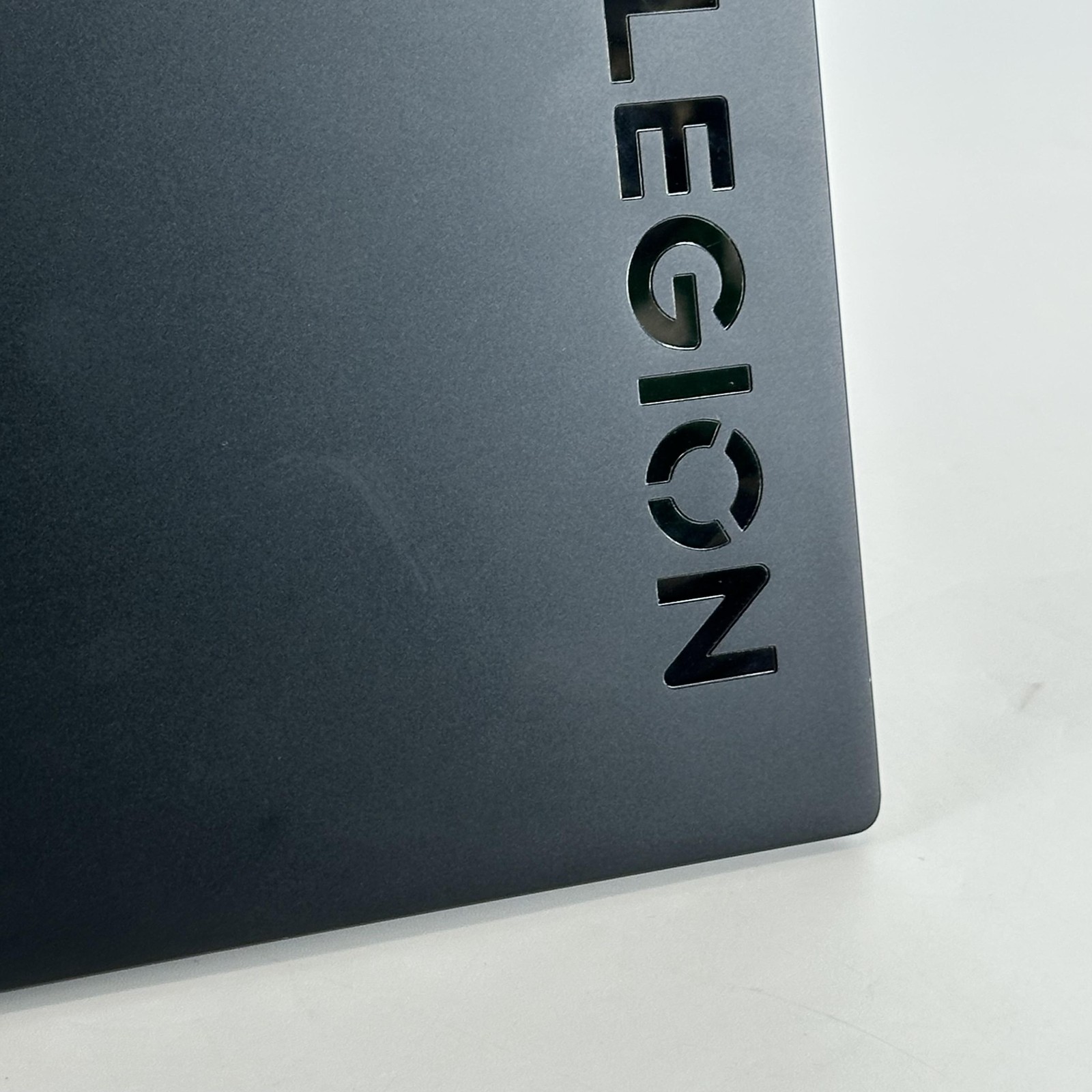 Lenovo Legion 7i Gen 9 16 165Hz QHD+ 2.2 GHz i9-14900HX 64GB 1TB SSD RTX 4070
