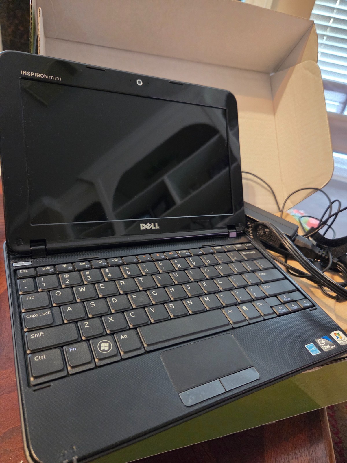 Dell Inspiron Mini 1018 10in Netbook Intel Atom Windows XP Home Black/Silver