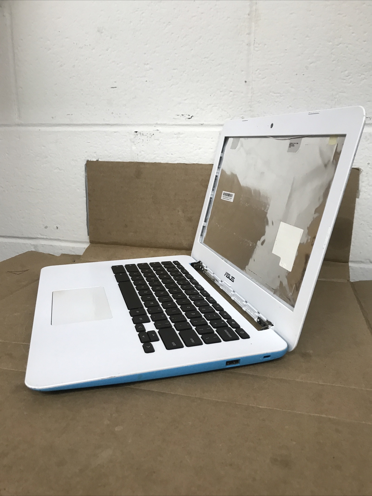 Asus Chromebook C300M 13.3″ Celeron Chrome OS Blue Notebook READ – FOR PARTS