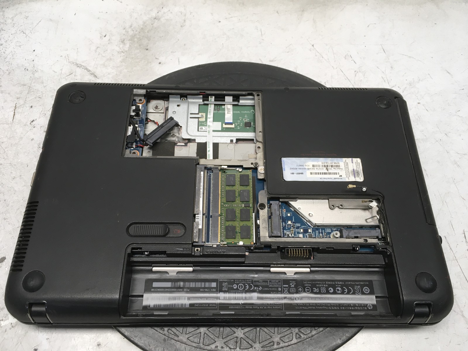 HP Pavilion DM4-3099SE Intel i5-2450M 2.5GHz 4 GB NO HDD No Batt