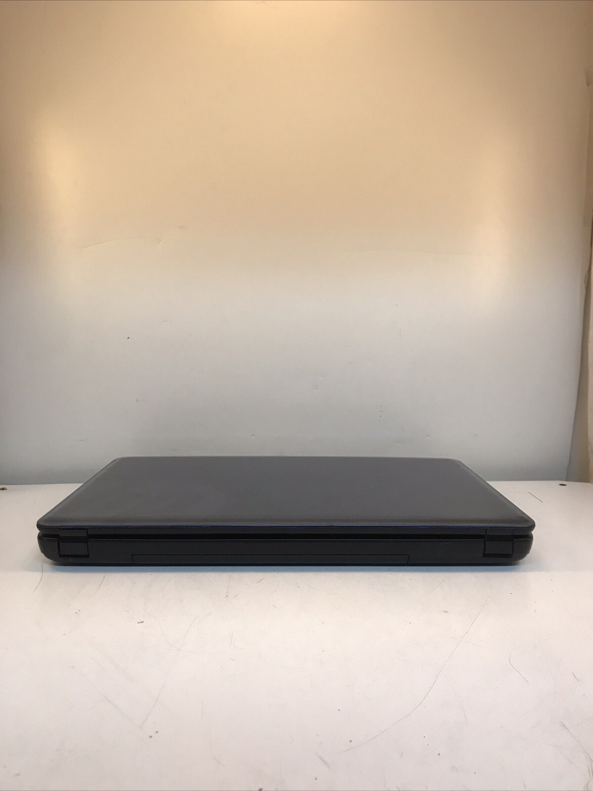 HP 2000 Notebook AMD E-300 APU Radeon HD 1.30GHz 4GB Ram No HDD Boot to BIOS