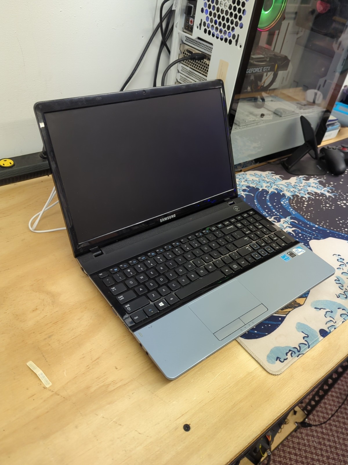 1057 – Samsung NP300E5C – FOR PARTS / AS-IS