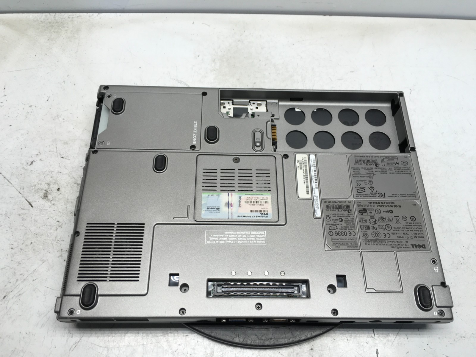 Dell Latitude D830 Intel Core 2 Duo 06FD 2GHz 512 MB 500 GB Windows XP