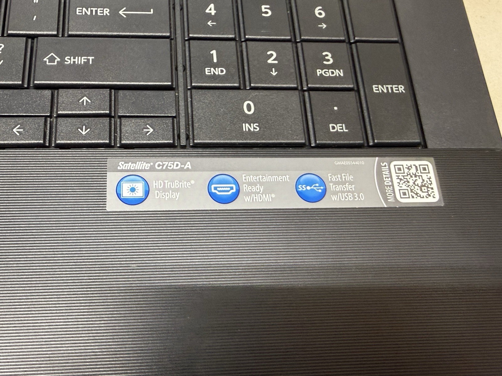 TOSHIBA SATELLITE C750-A7310 w/Windows 8.1 For Parts Only