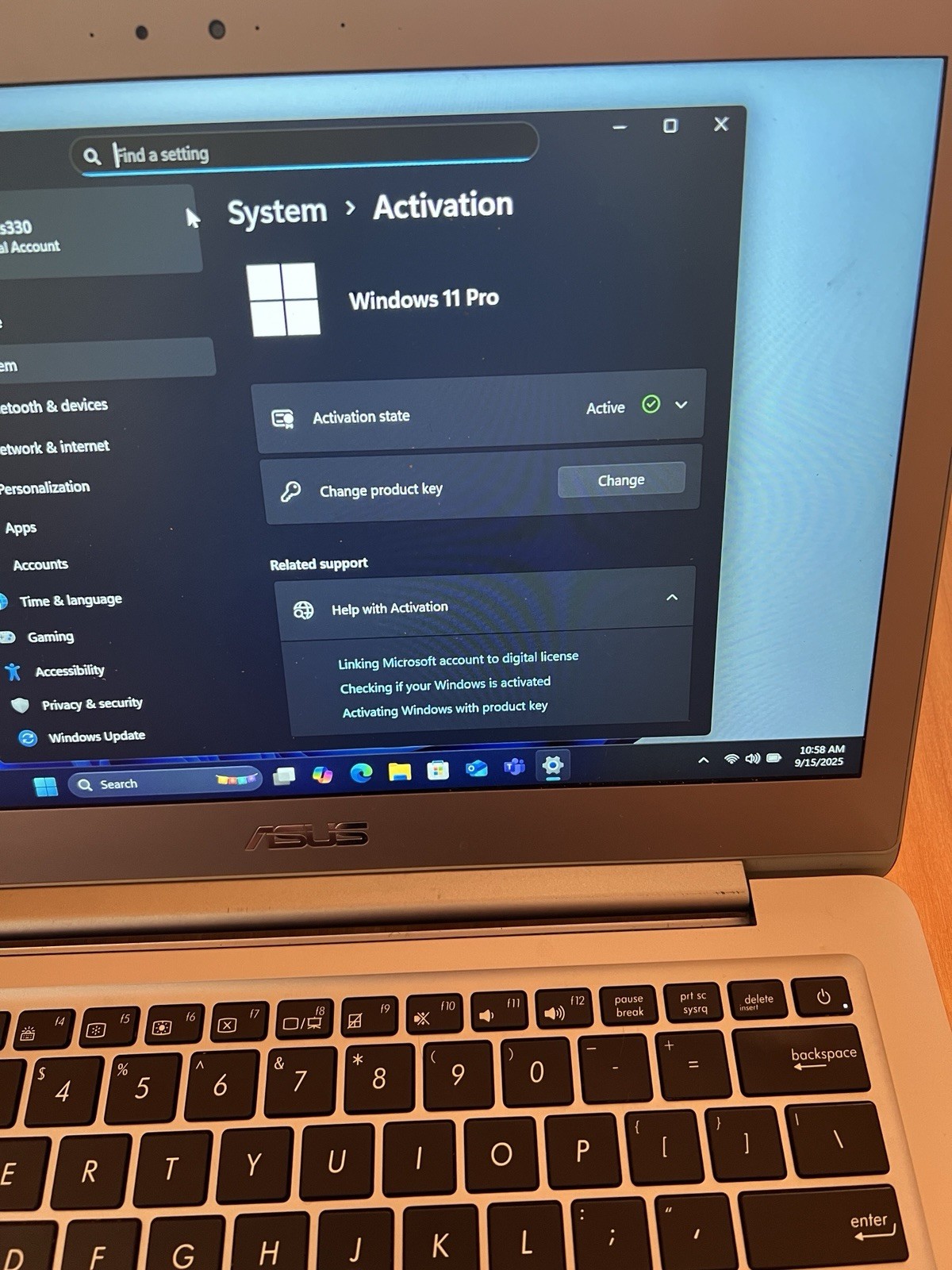 Asus Zen book UX330U I5 8th UHD Graphics,8G,256G SSD,Win11 Pro, 13.3” AN1