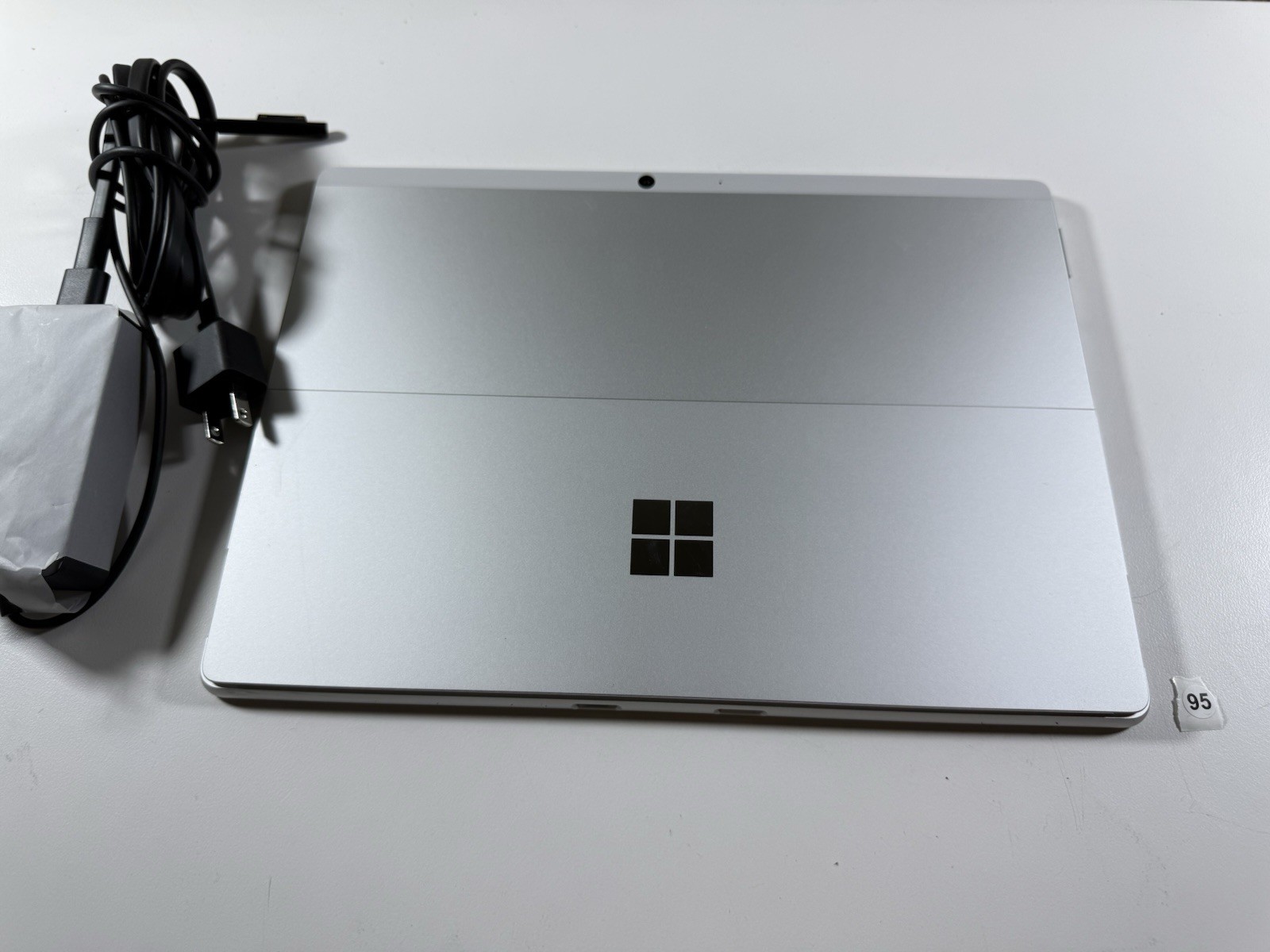 Microsoft Surface Pro 8 (1982) i5-1145G7 – 16GB RAM – 256GB 120Hz – Win 11 Pro