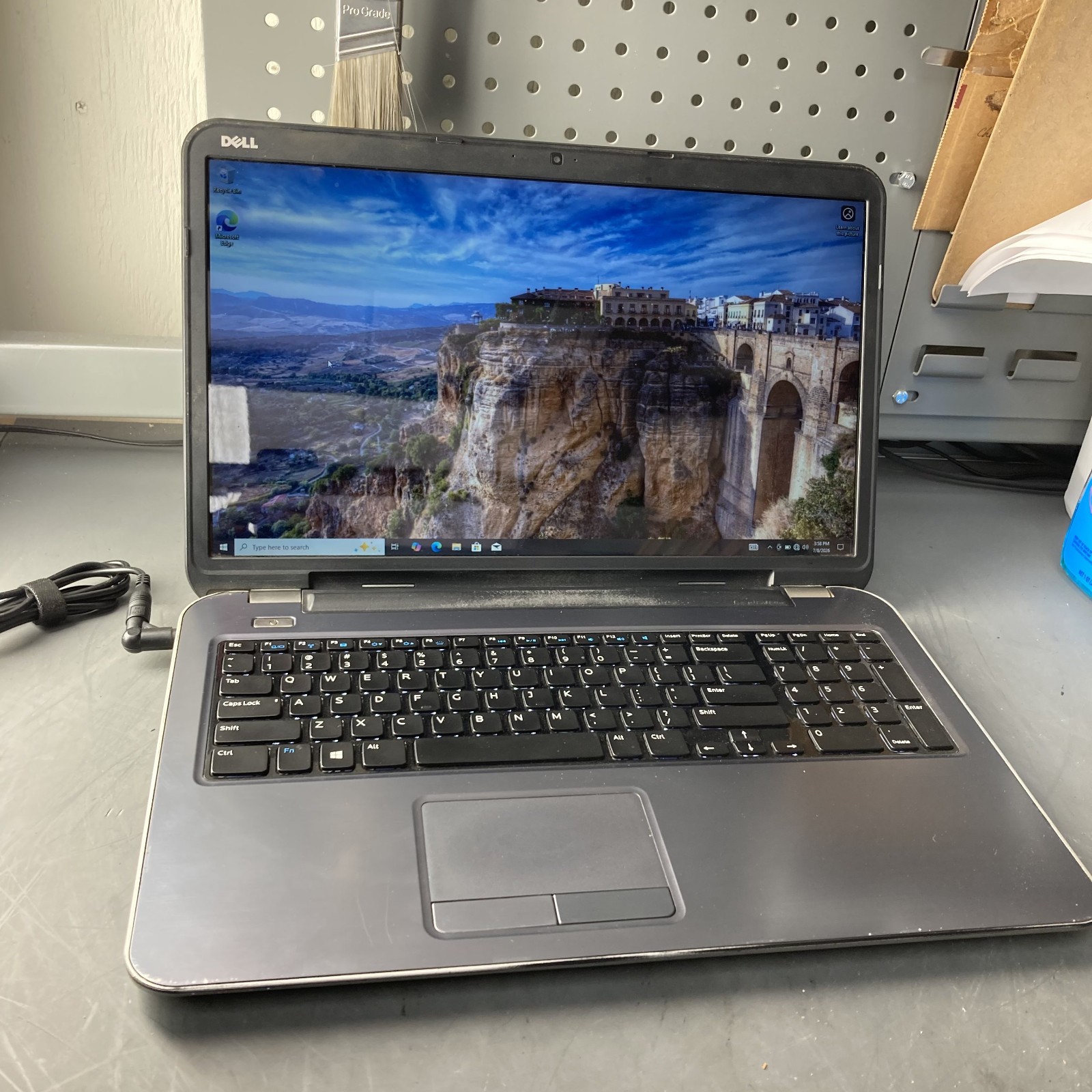 Dell Inspiron 17R 5737 17.3″ Laptop Core i5-4200U 1.6GHz 8GB RAM 256GB SSD W10P