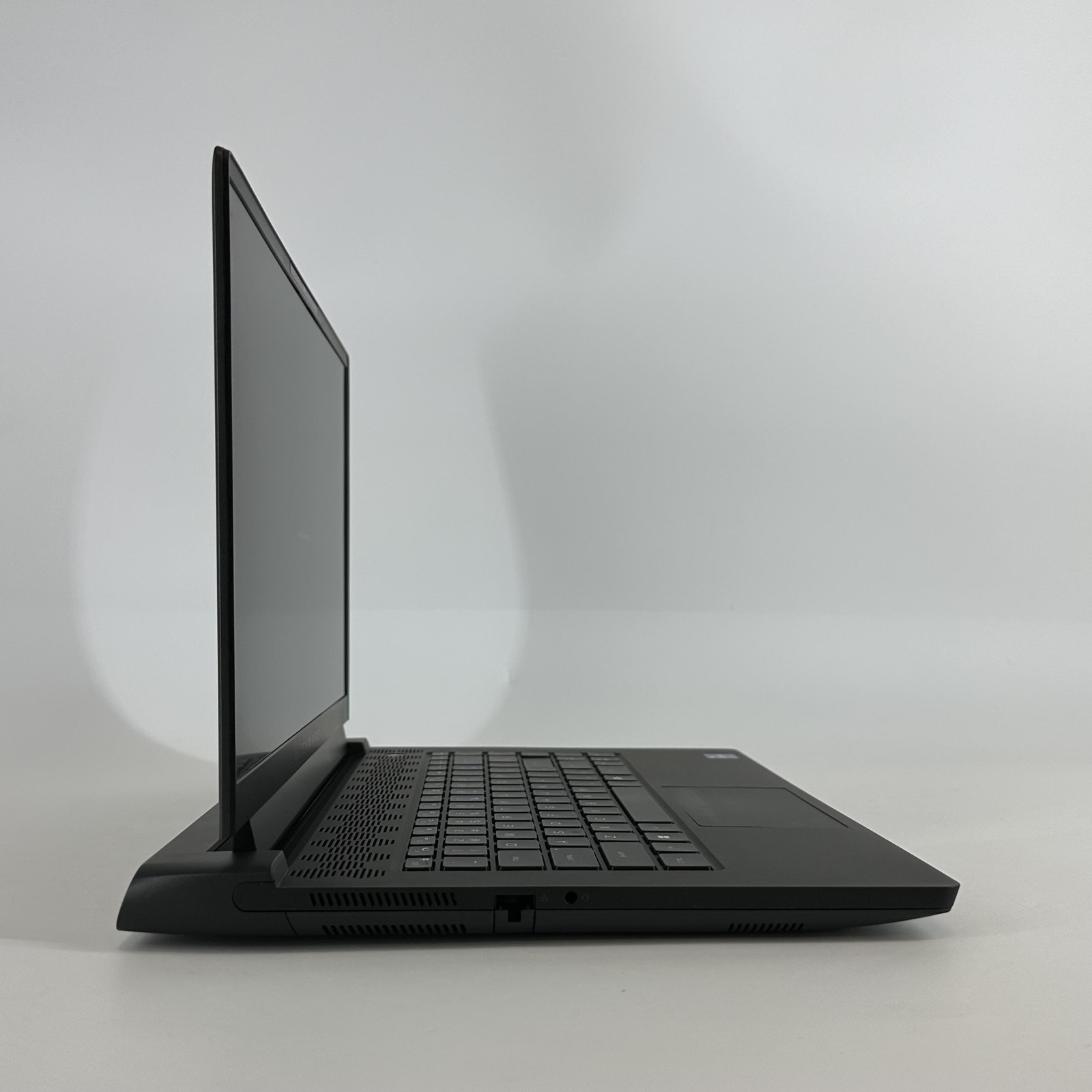 Dell Alienware m15 R7 240Hz 2K 2.5GHz i9-12900H 32GB 1TB SSD RTX 3080 WHITE SPOT
