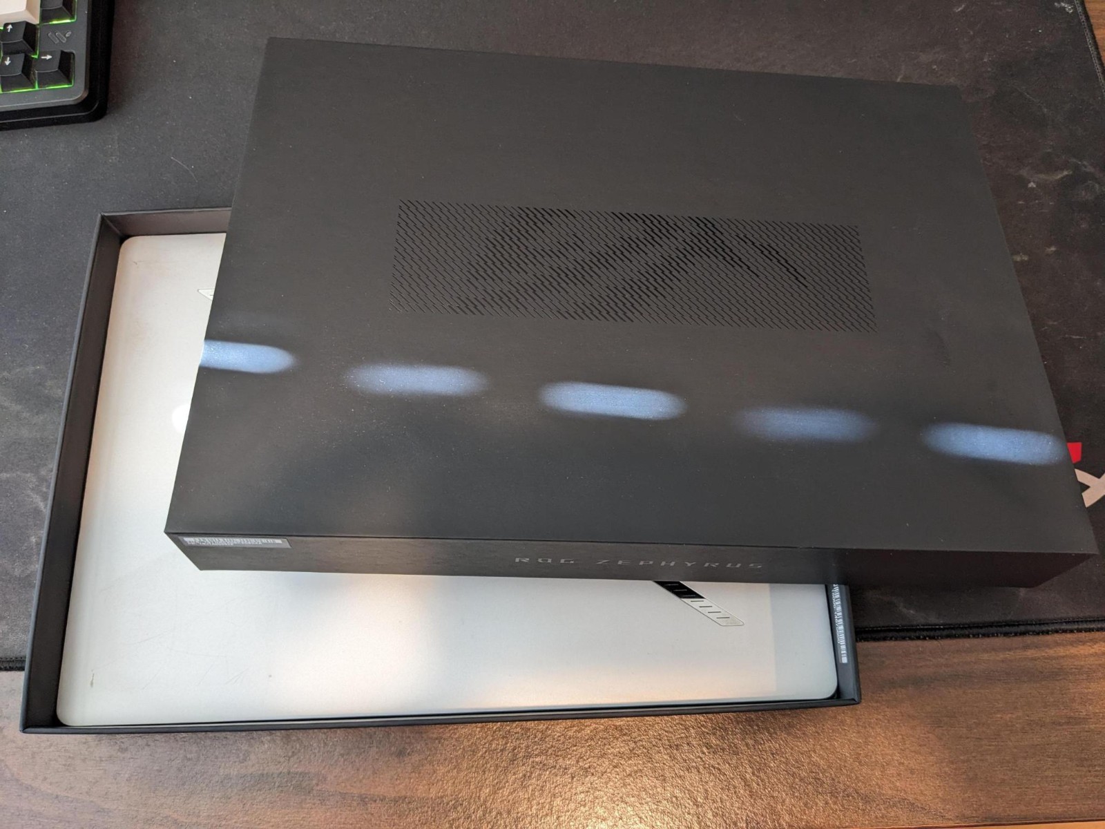ROG Zephyrus G14 (2024) OLED | RTX 4060, 16GB LPDDR5X, Ryzen 9 8945HS, 1TB SSD