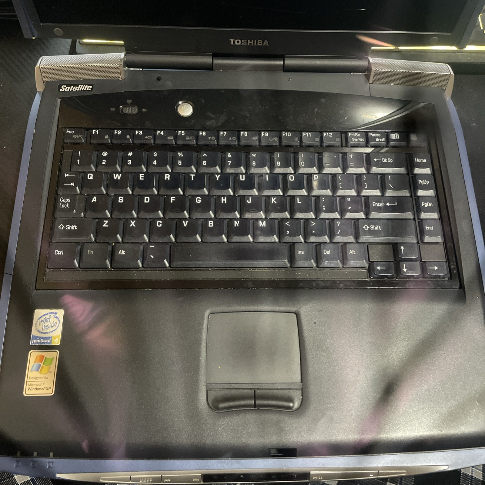 VINTAGE TOSHIBA SATELLITE PENTIUM 4 RARE, not tested