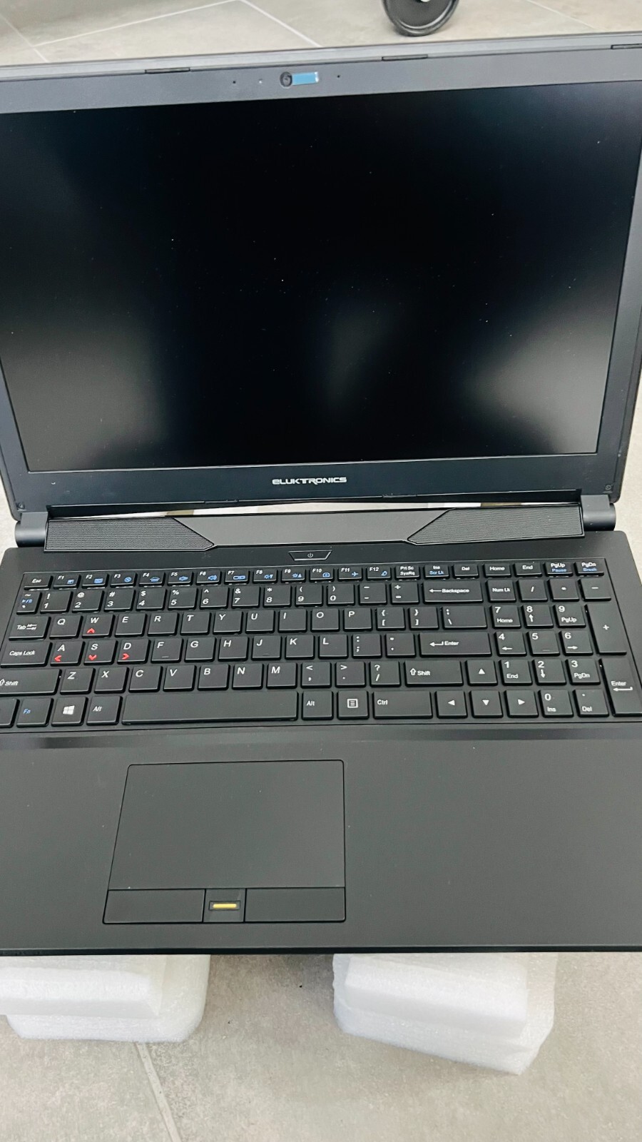 Eluktronics N151RD1 15.6″ i7 6700HQ GTX 960M Windows 10 Complete