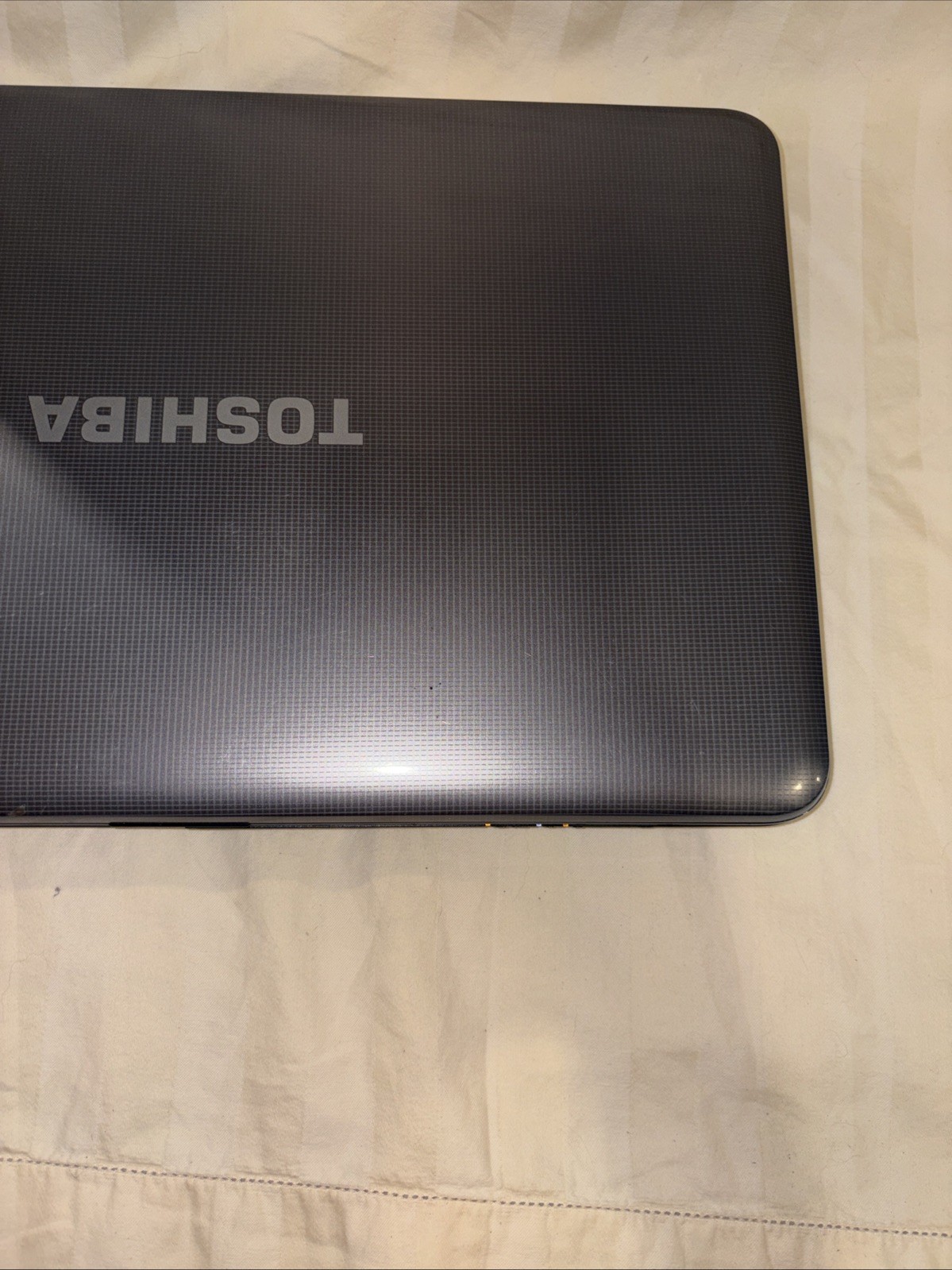 toshiba Satellite c855d-s5116 15.6″ Notebook AMD A6-4400M 2.70 GHz, 4 GB NO HD