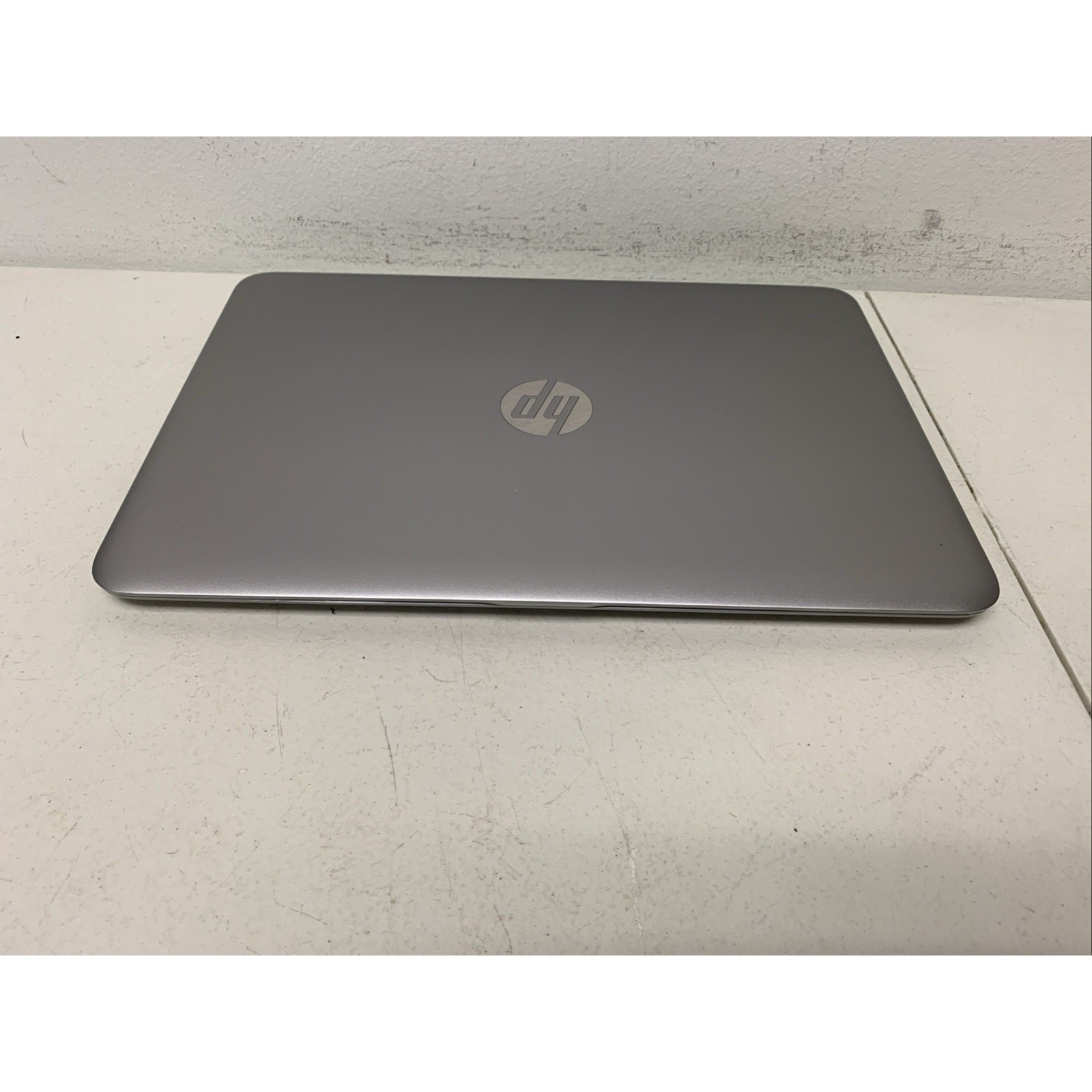 HP EliteBook Folio 1040 G3 14″ Intel i5-6300U 2.4GHz 16GB 256GB Win 11