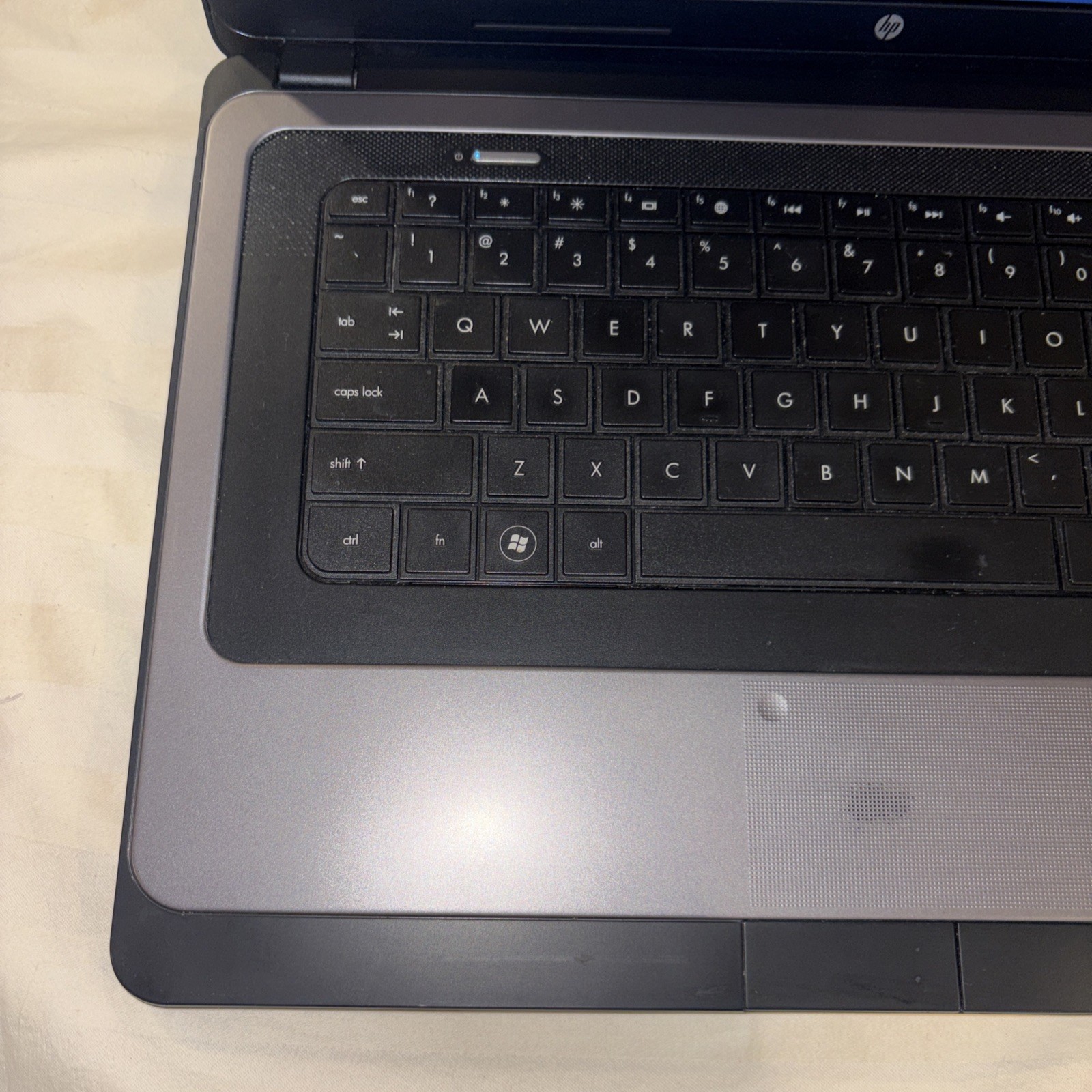HP 2000-412NR Laptop 15.6″ AMD E-300/3GB RAM/320GB HDD/Radeon HD/Win 10 Home