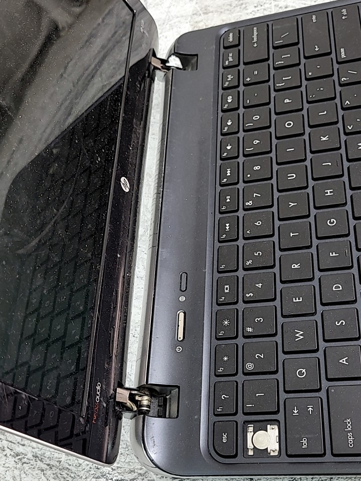 HP 3125 D3H53UT#ABA Laptop AMD E1-1500 w/RADEON HD 4GB 320GB SEE NOTES