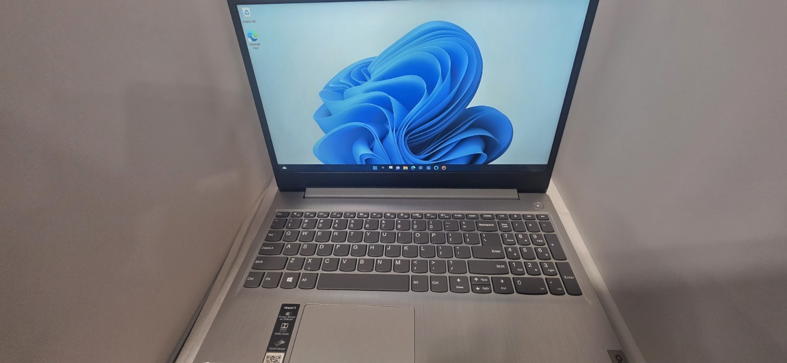 Lenovo IdeaPad 3 15ADA05 Ryzen 3 8GB 15.6″ Laptop Radeon Win11 Silver