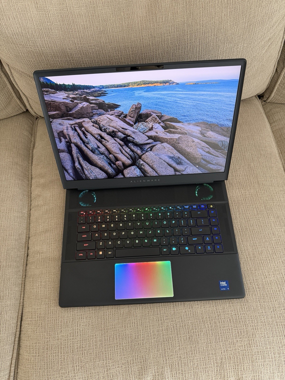 ALIENWARE AREA 51 ULTRA 9 64GB RAM 2TB SSD 5070 Ti