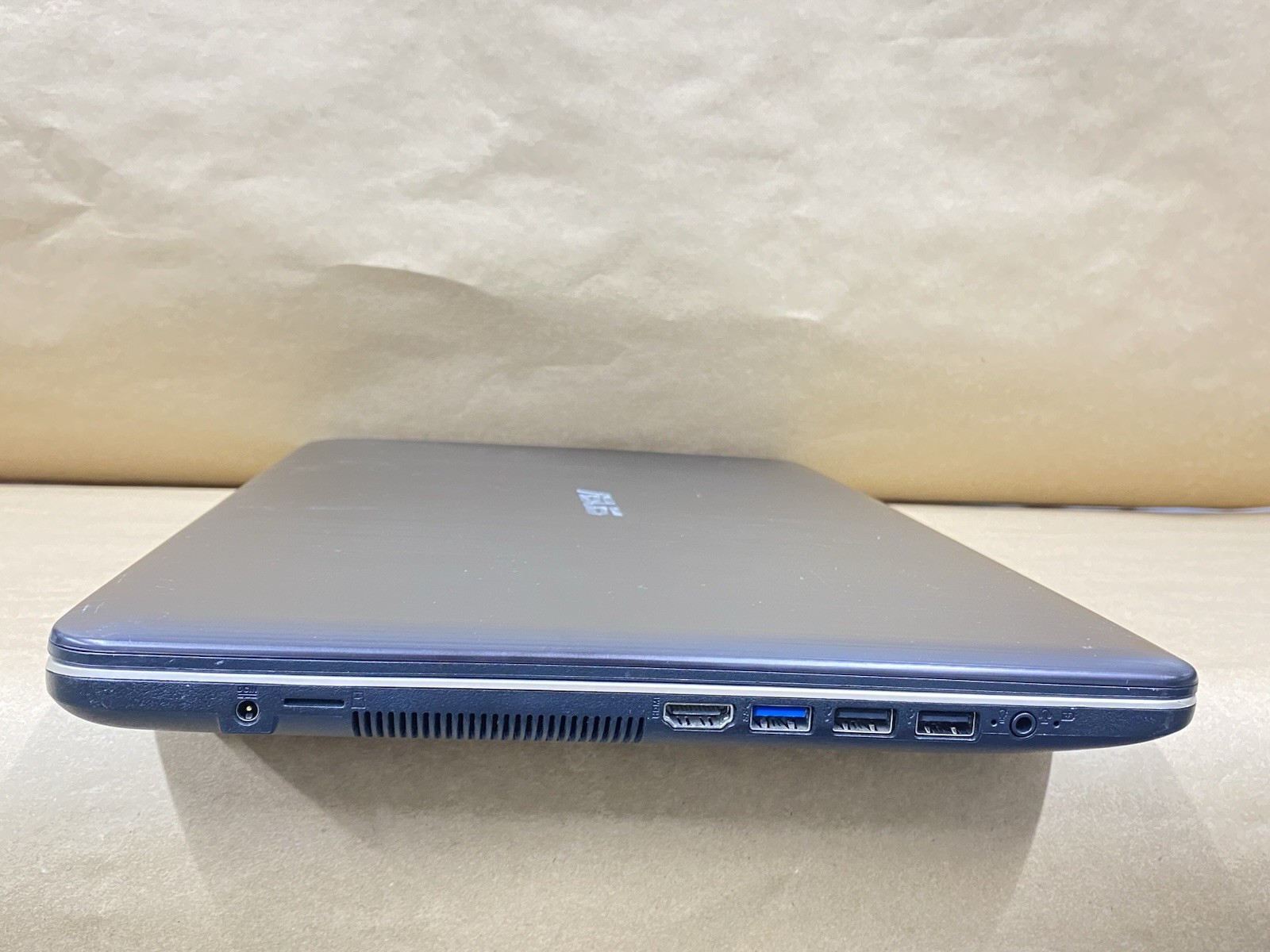 Asus VivoBook 15-X540UAR – 15.5 FHD – i3-8130U – 4GB – 128GB – Win 11 – READ