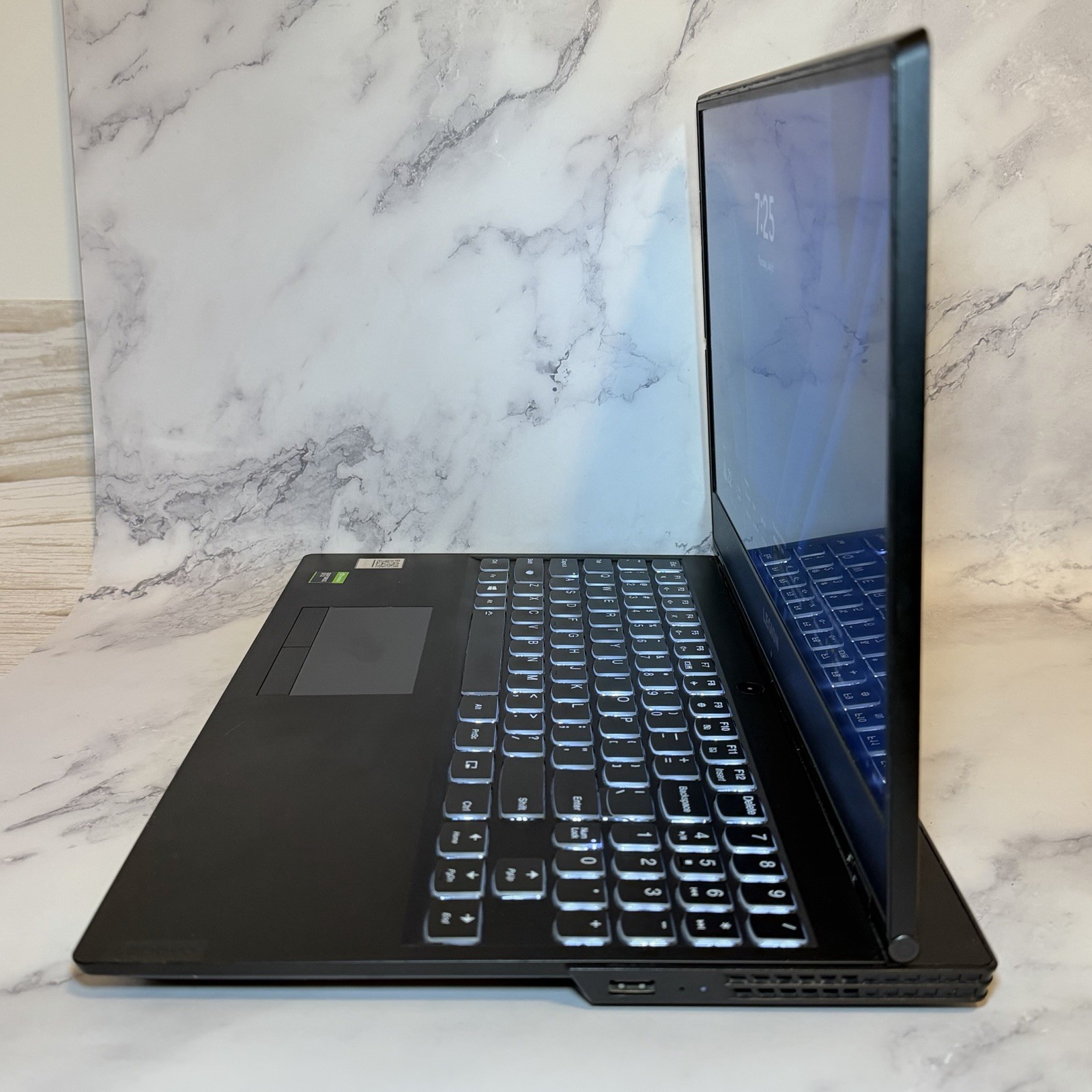 Lenovo Legion Y540 17.3 FHD i5-9300H 16GB 256GB/1TB GTX 1650 Win 11 Laptop