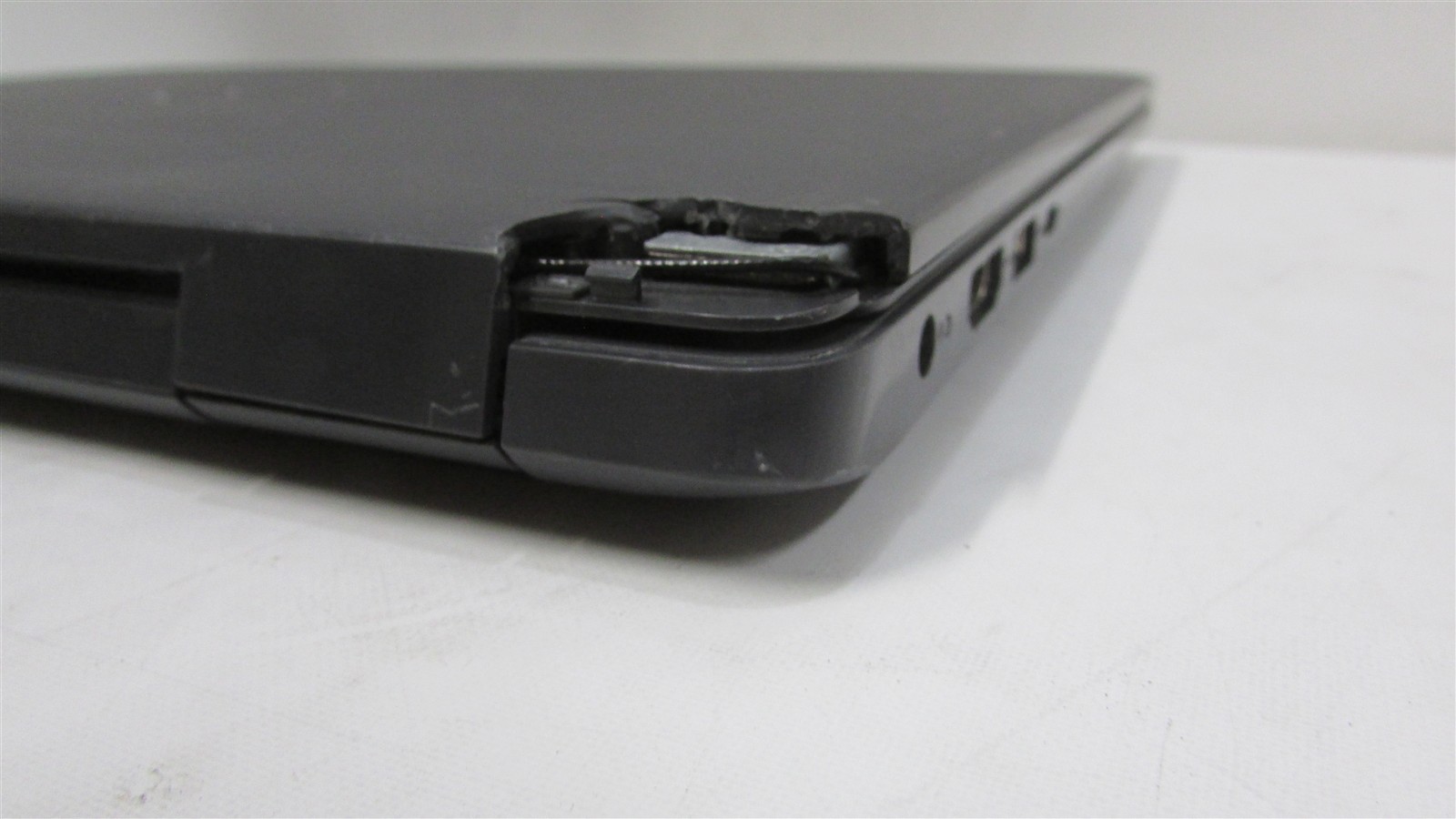 Dell Latitude 3510 i7-10510U 1.8GHz 16GB RAM 256GB NVME 15.6″ Win11 Pro COSM DMG