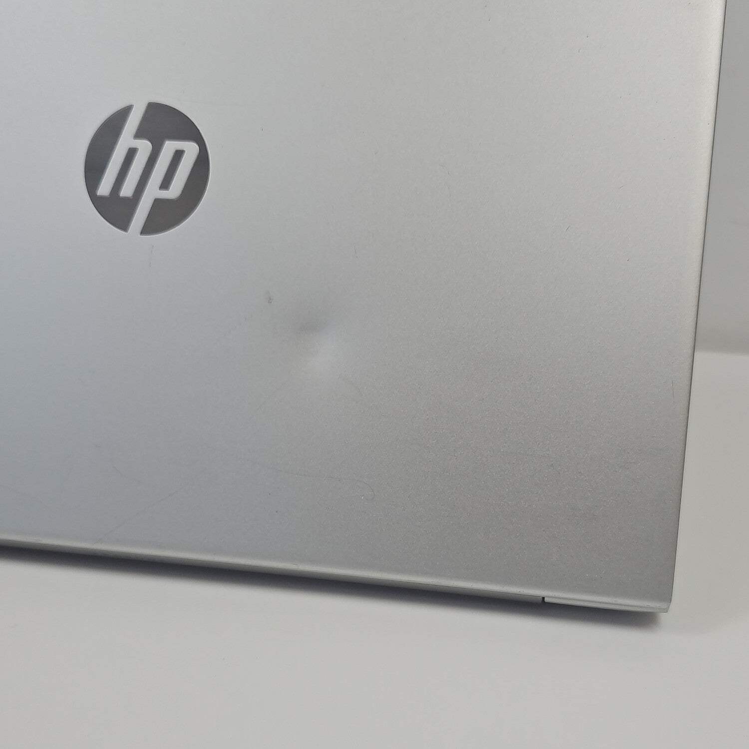 Broken HP ProBook 450 G6 15.6″ i5-8265U 1.6GHz 8GB RAM 256GB SSD LCD Bright Spot