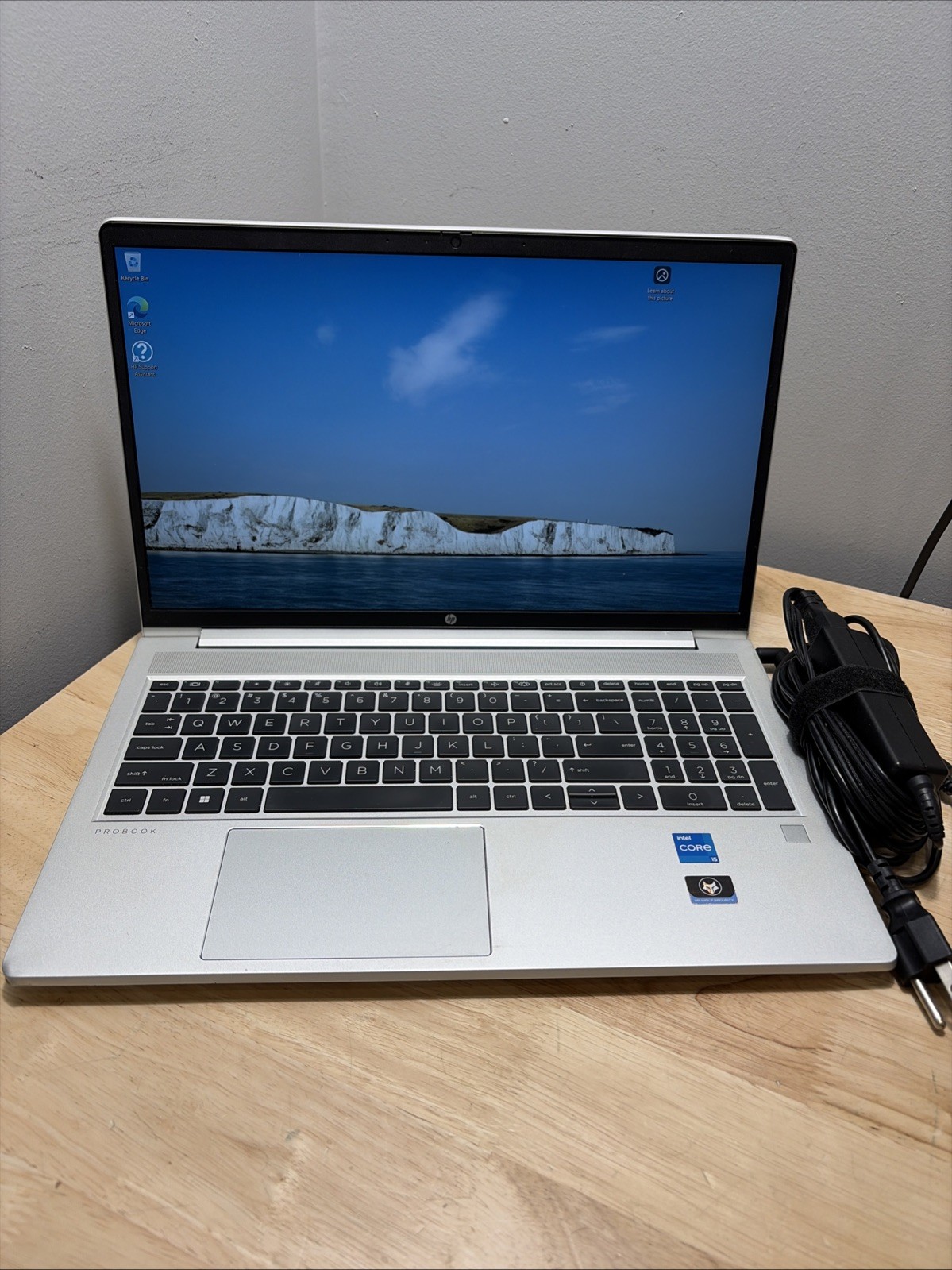 HP ProBook 450 G9 15′ CORE I5-1235U 1300 MHZ 16GB, 256GB WCAM WIFI WIN11 CORD