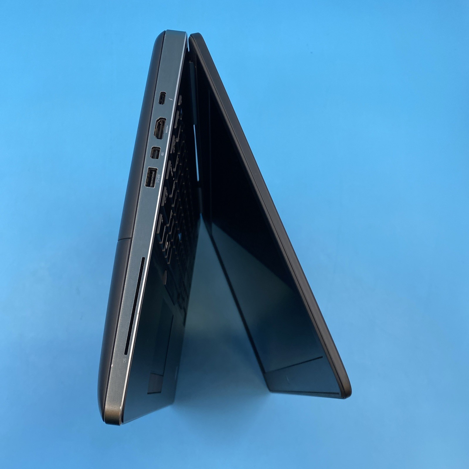 (LOT OF 16) Dell Laptops | i7 7th Gen | 8/16/32GB RAM | **READ BELOW** | NO OS
