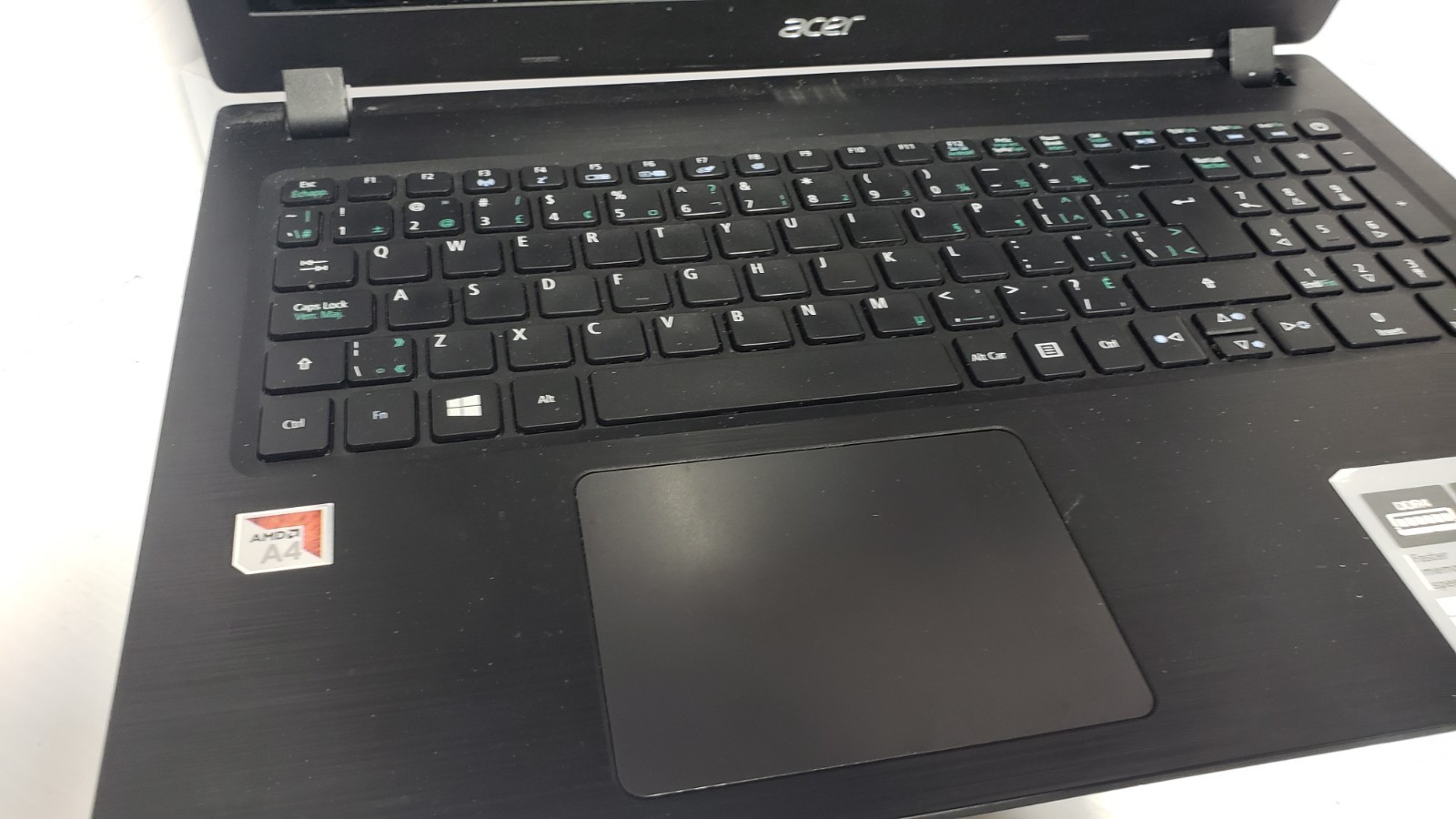 Acer Aspire E5-576 17″ Laptop AMD A4 4GB RAM 1TB HDD