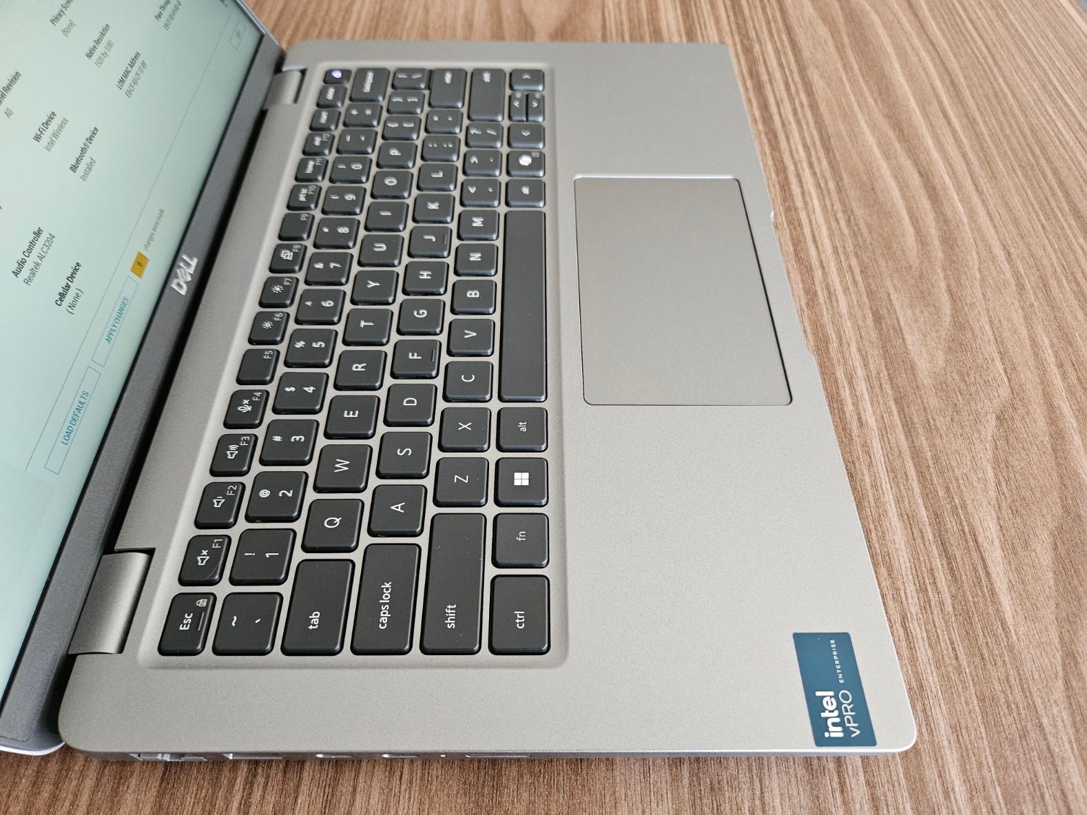Dell Latitude 5450 14″ Core Ultra 7 165U 16GB DDR5 512GB IR Cam WiFi 6E Backlit