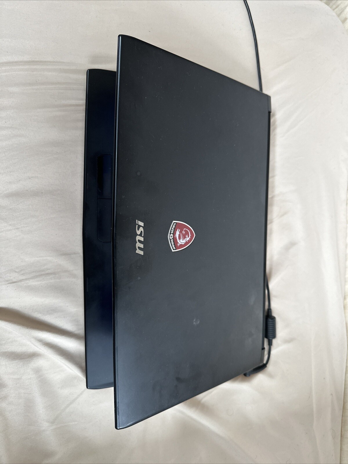 MSI GL62M 7RD-1407 15.6″ (256GB, Intel Core i5 7th Gen., 2.50GHz, 8GB) Laptop –