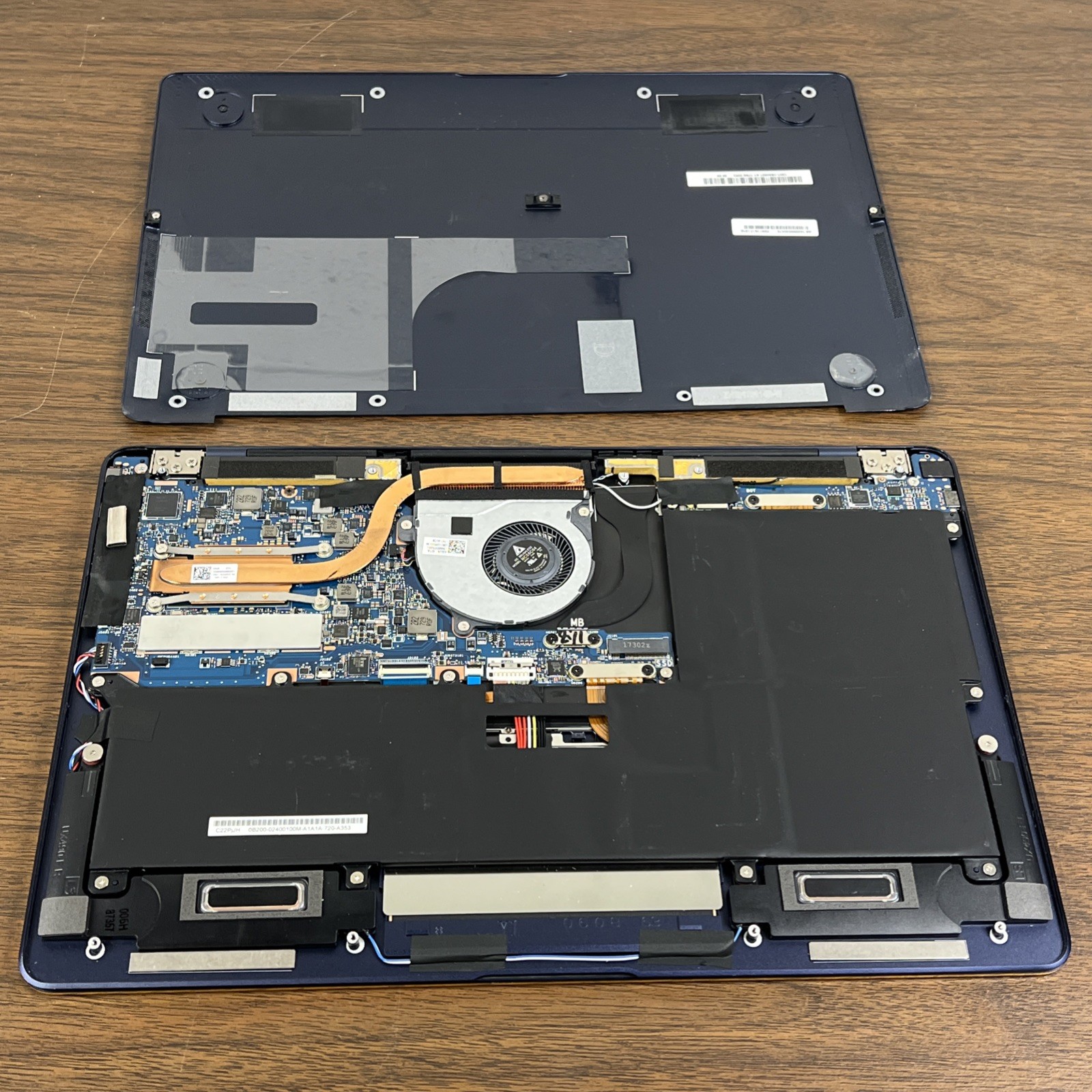 ASUS ZENBOOK UX490U I7 8GB RAM (POWERS ON, NO IMAGE) NO SSD – FOR PARTS/REPAIR
