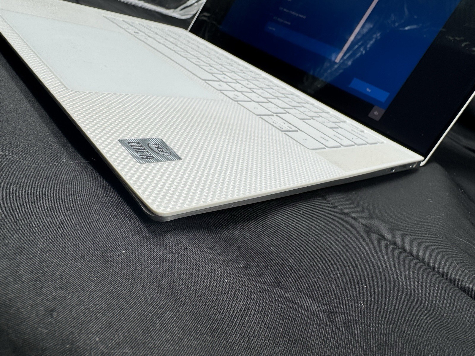 2022 Platinum White Carbon Dell XPS 15 9500 i9-10885H 16Gb 512Gb 1650Ti 4K Touch