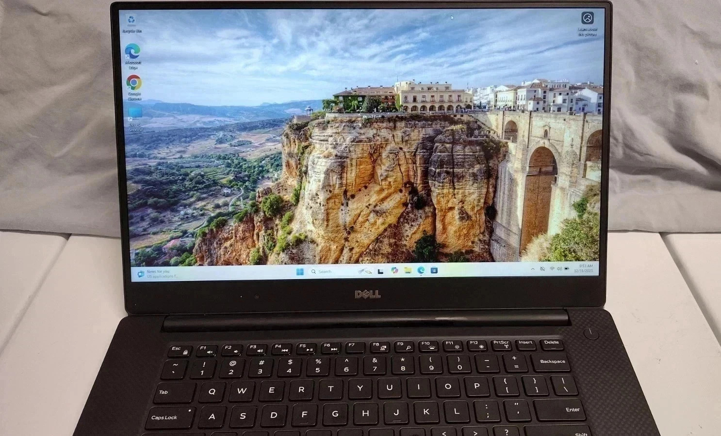 Gaming! Dell XPS 15 7590 FHD 15.6″ Laptop 6-Core i7-9750H 16GB 256GB NVIDIA 1650