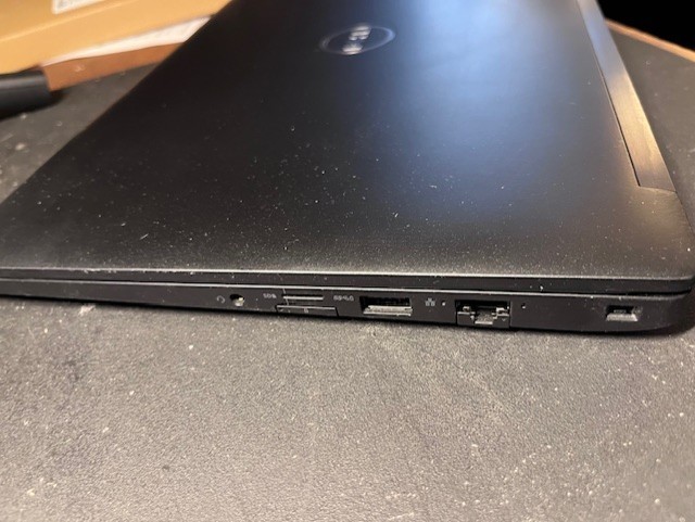 Linux Mint Fast Dell 14″ Laptop i3-7thgen 8GB 128GB SSD, New Battery, Warranty