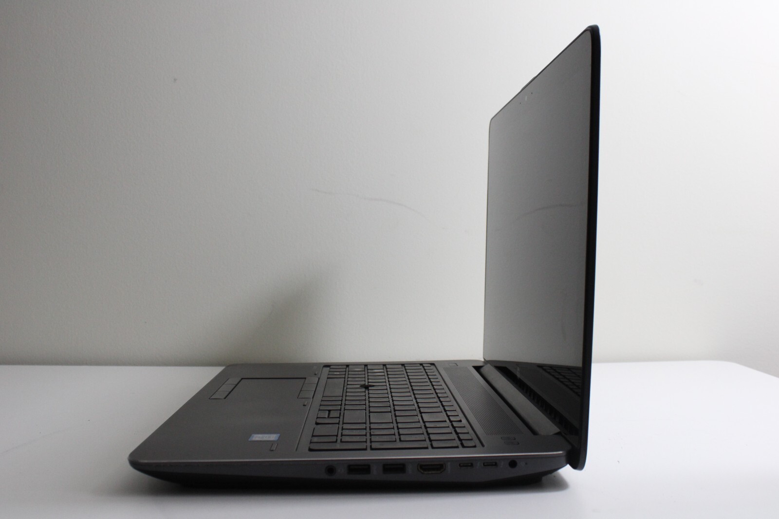 HP ZBook 15 G4 Workstation 15.6″ FHD i7-7820HQ 16GB 512GB Quadro M2200 Win10 Pro