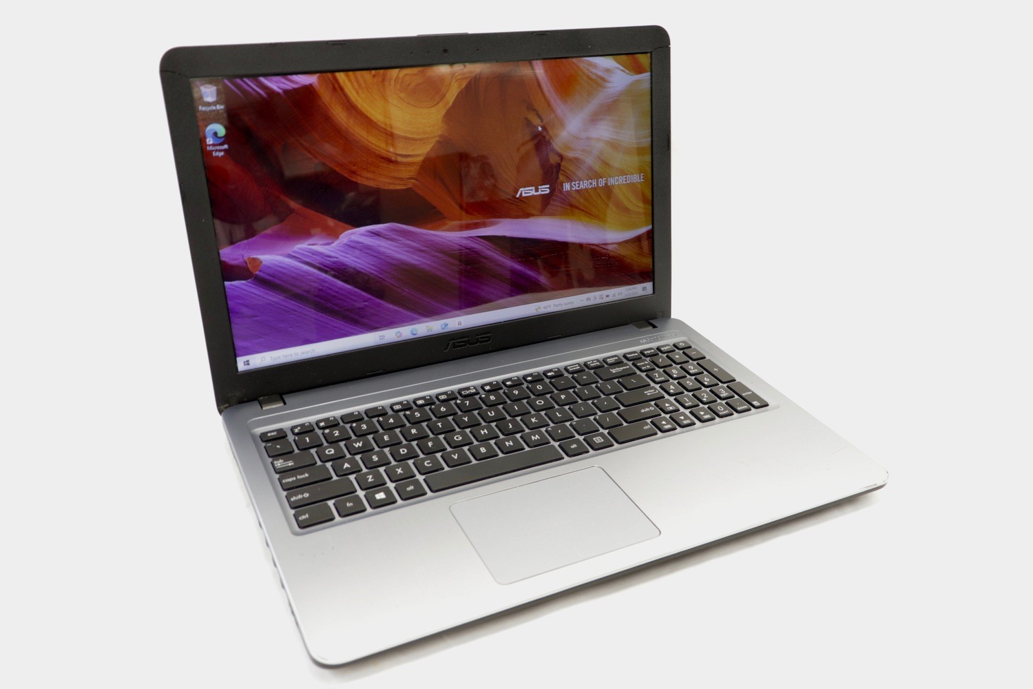 ASUS X540B-RB94 A9-9425 8GB 1TB HDD 15.6 Laptop W10