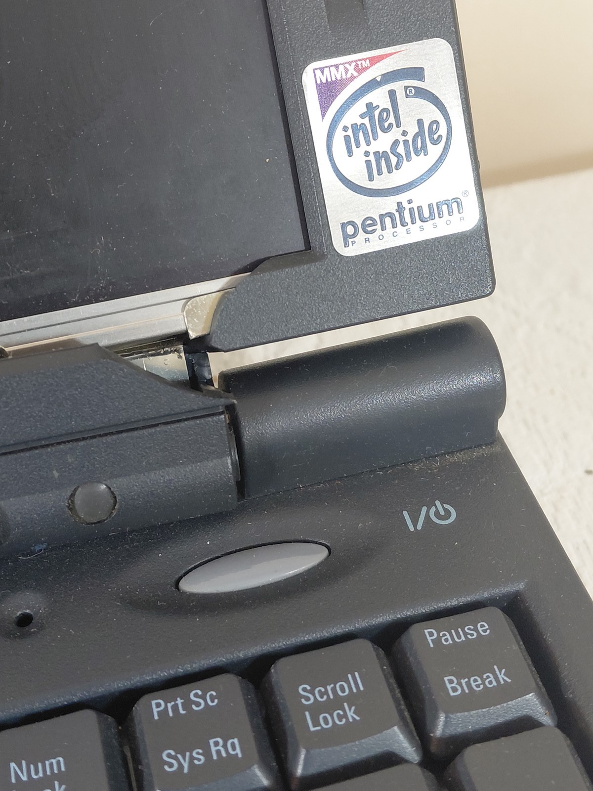 HP Hewlett Packard OmniBook Vintage Laptop Pentium MMX For Parts or Repair