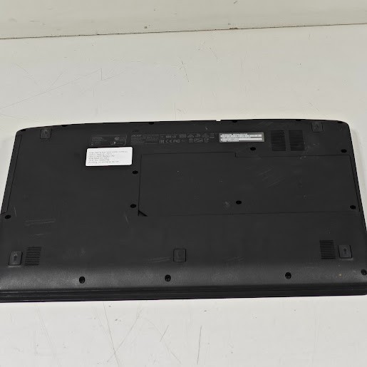 Acer Aspire ES1-523-223P Laptop – E1-7010, Radeon R2, 4GB RAM, No SSD, 15.6″ HD