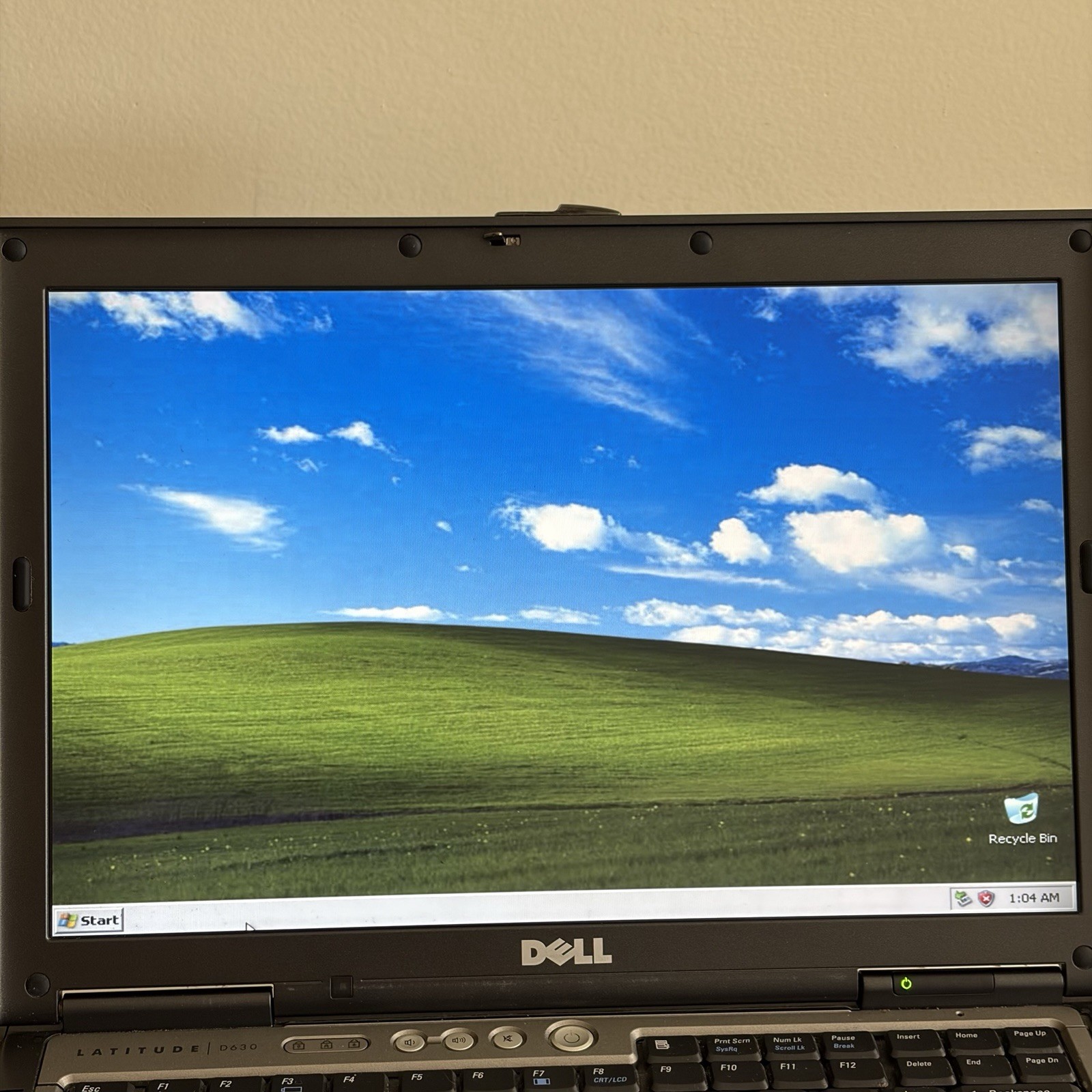 Dell Latitude D630 Fresh Load XP Pro T7250 SP3 RS232 DVD 2GB 150GB RW DVD