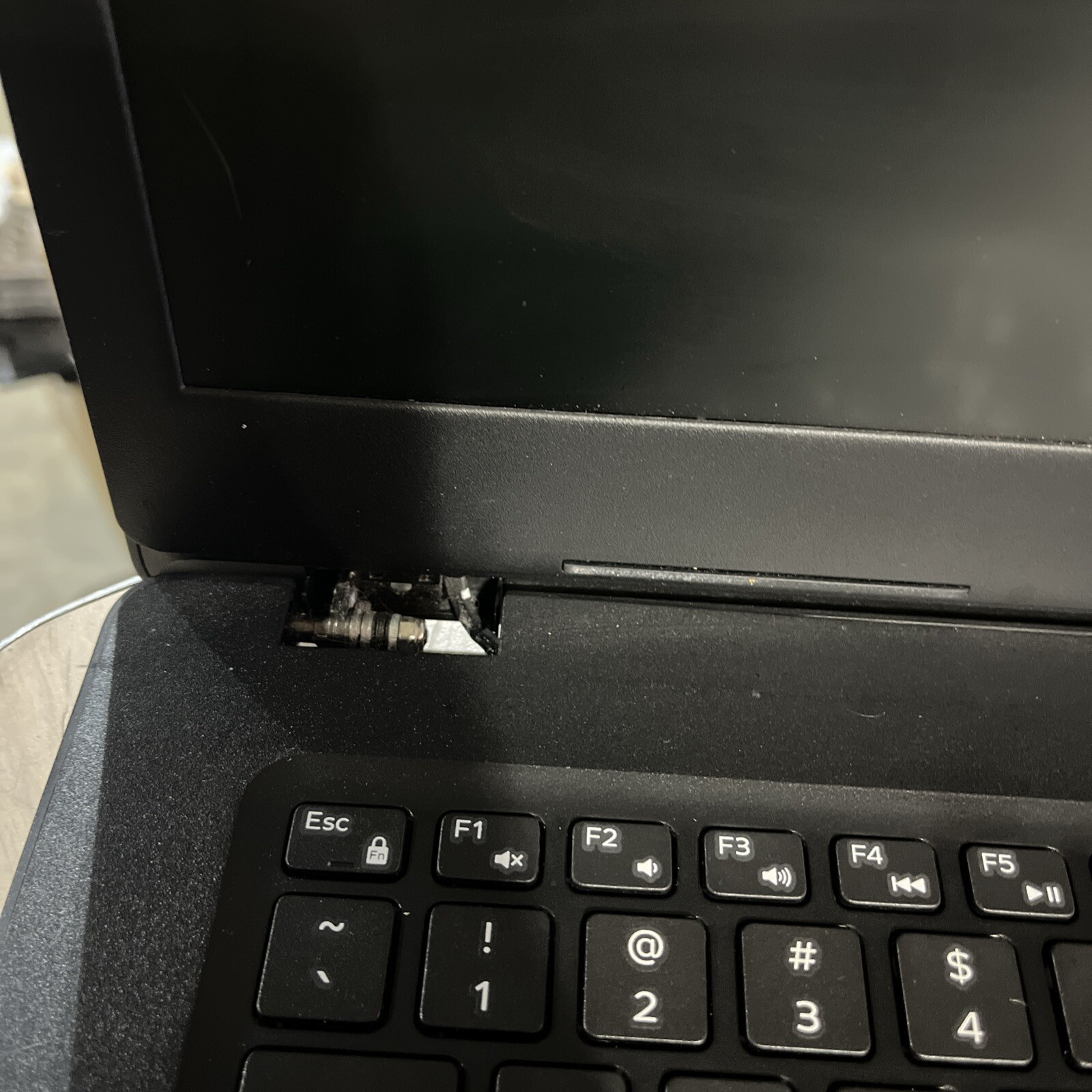 DELL LATITUDE 3490 INTEL CORE I3-6006U 2.00GHZ 8GB RAM NO HD .