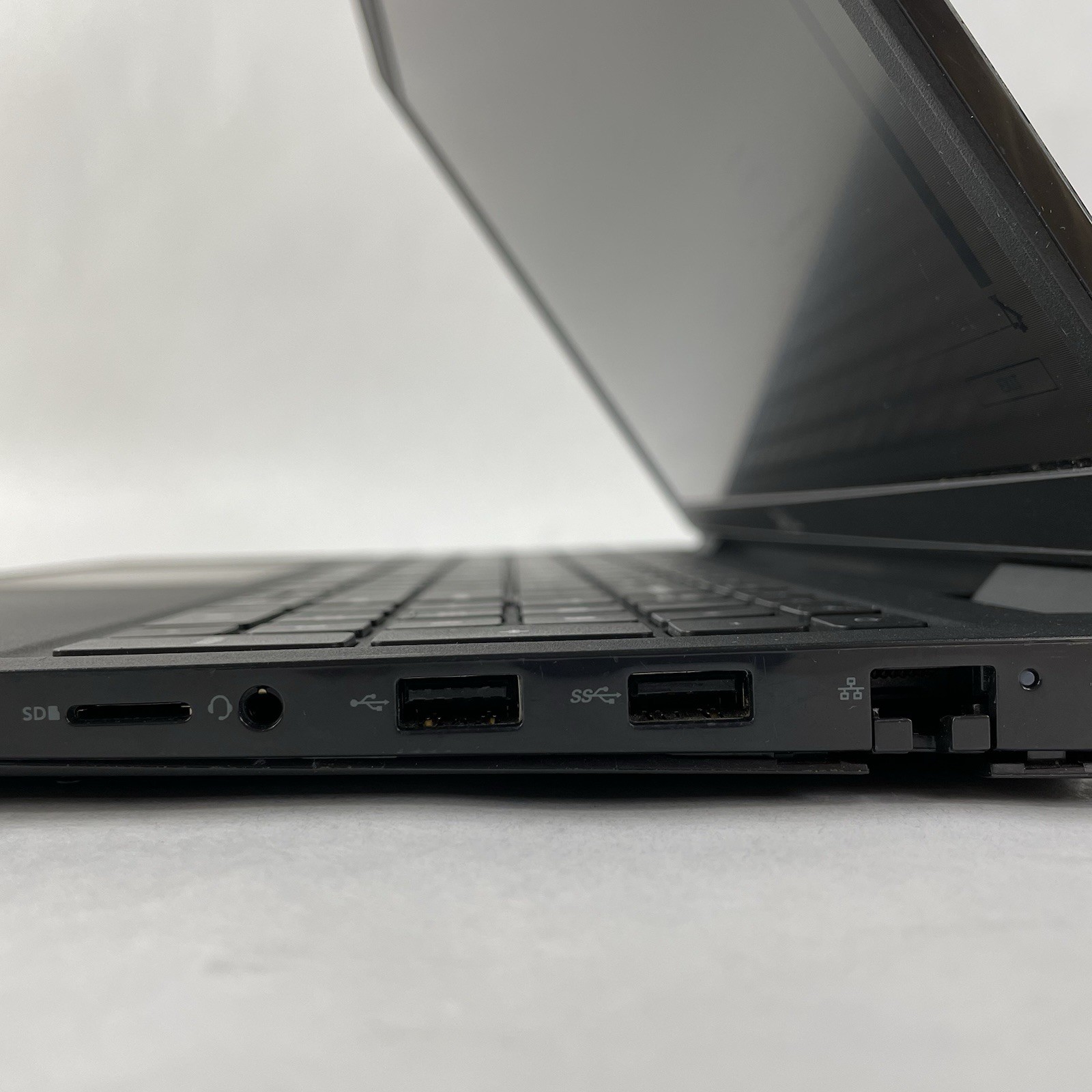 Dell Latitude 3520 15.6″ i5-1135G7 2.40 GHz 8 GB RAM No SSD/OS/AC