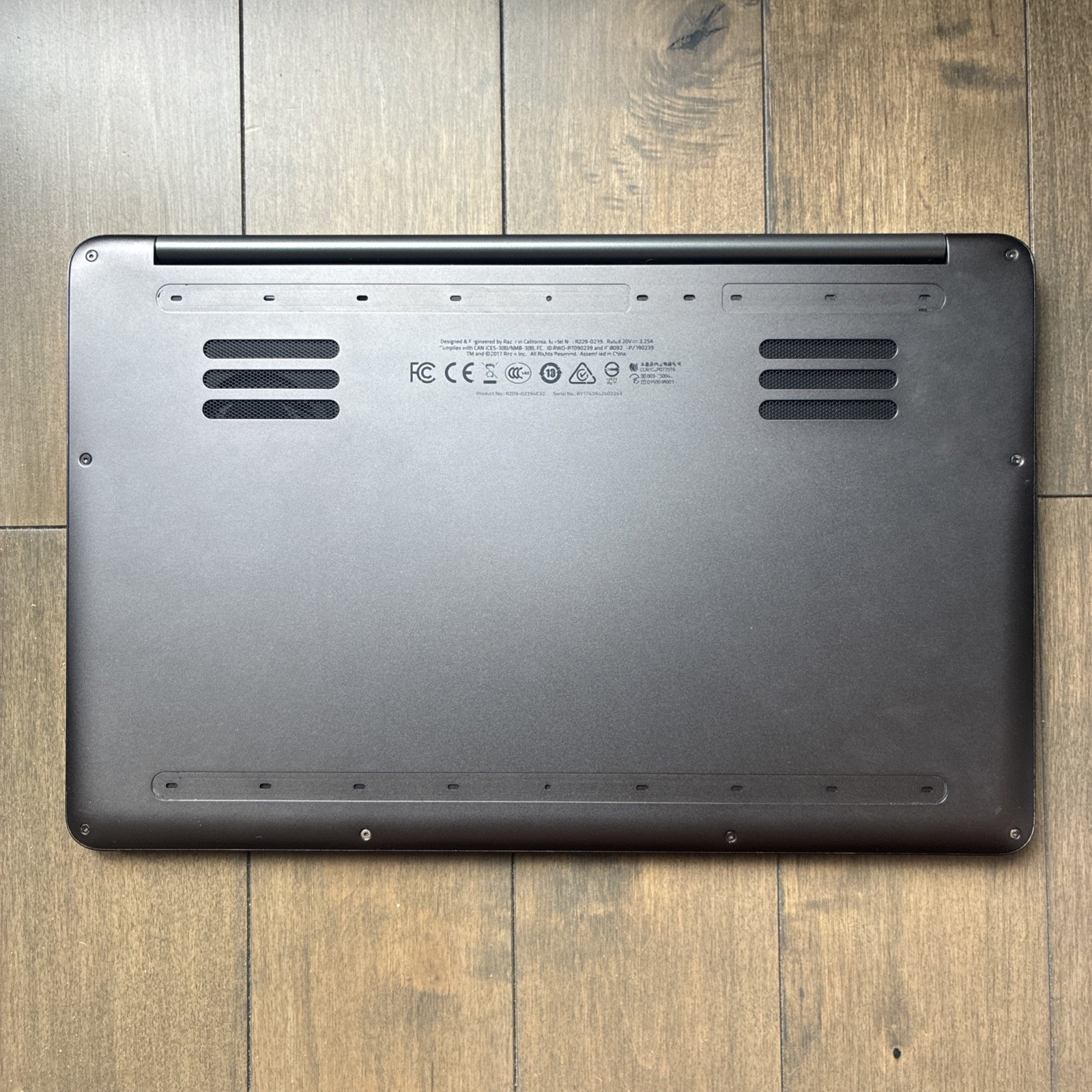 AS IS Razer Blade Stealth 13 RZ09-02394E32 i7-8550U QHD+ 1.8GHz 16GB Ram NO SSD