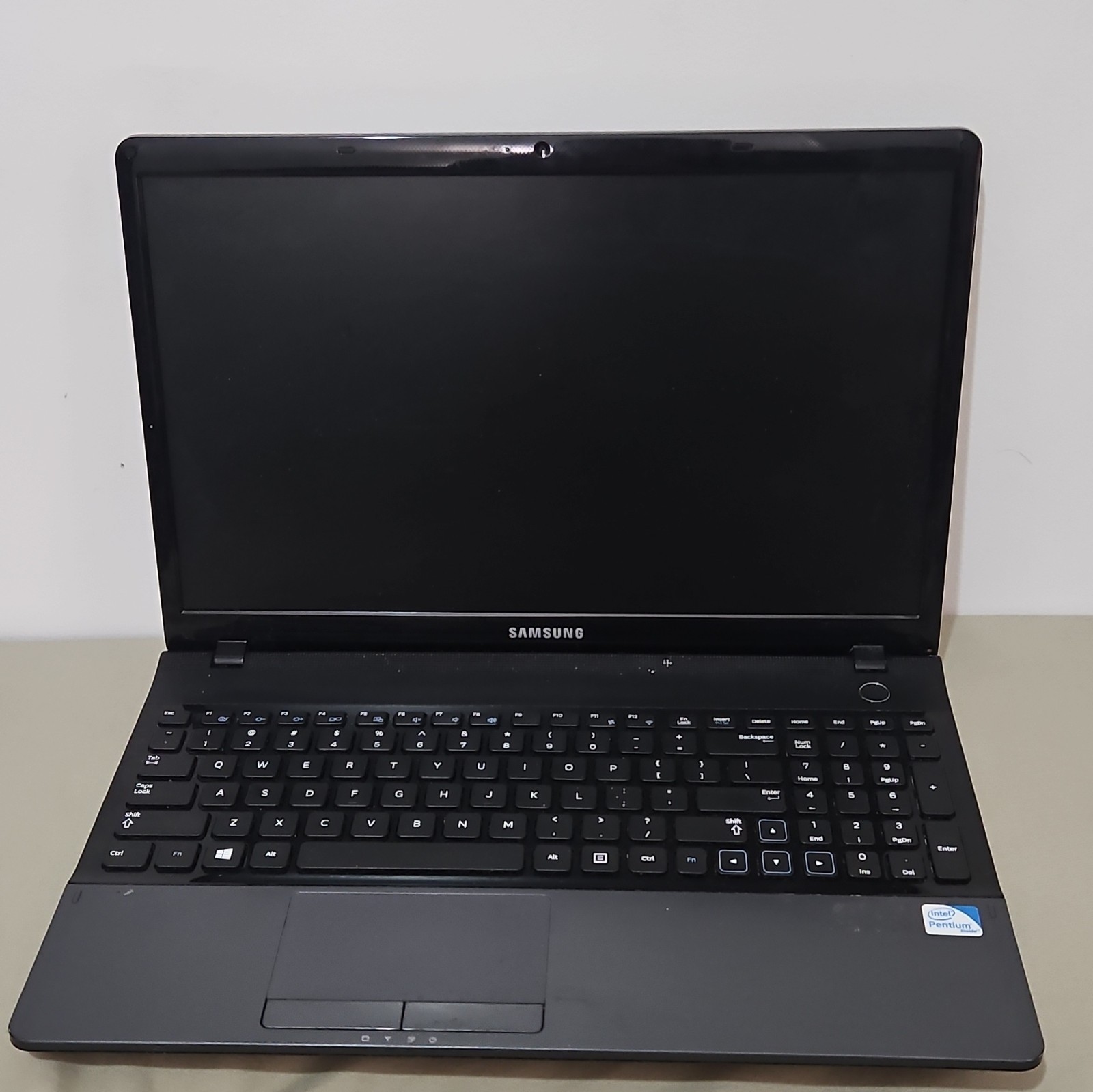 Samsung NP300E5C 300E 15.6″ Intel Pentium 8GB RAM 500GB HDD Win10